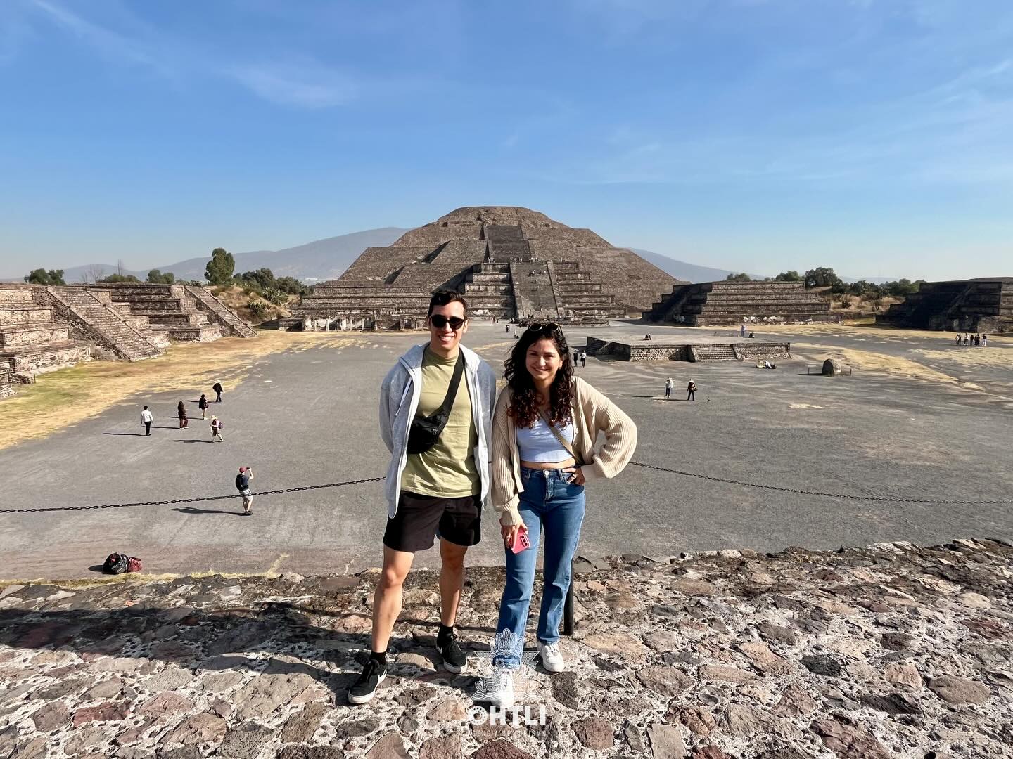 Gracias por visitar con nosotros la ciudad mesoamericana de #Teotihuacan amigos de 🇨🇱 nos vemos en su próxima visita en México.
#guiadeturismo #guiasdeturistasmexico #guiasdeturistas #guiascertificados #toursenmexico #mexicocity #fyp #parati #piramides #teotihuacan #mexico #mexico🇲🇽 #mundial