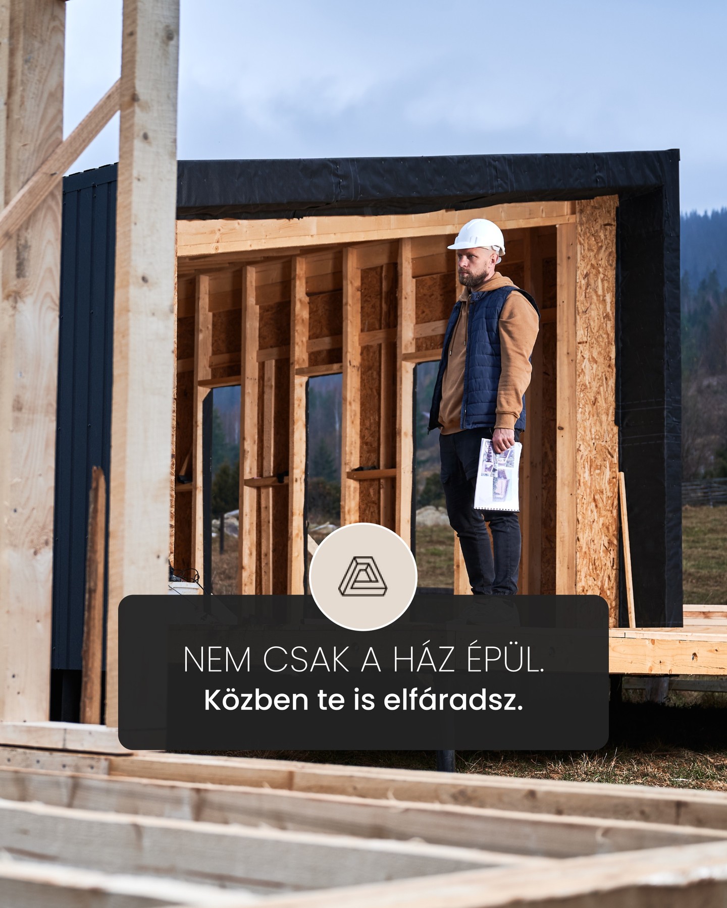 Építkezni jó lesz… - mondták.
Azt nem tették hozzá, hogy közben kikészülsz.
Ha építkeztek vagy felújítotok, ismerős lehet: nem a beton vagy a tégla fáraszt el, hanem hogy naponta rengeteg döntést kell meghozni, mind hosszú távú következménnyel.
Melyik tervverziót vigyük tovább?
Belefér még az a plusz ablak / terasz / tároló?
Spóroljunk most, vagy inkább lépjünk előre?
Ez nem „nyafogás”. Ez fejben túl sok döntés egyszerre.
Az építkezés alatt egyszerre vagy:
► pénzügyi döntéshozó,
► műszaki „fél-szakértő”,
► családi békefenntartó,
► és közben viszed a saját munkádat, életedet is.
Néhány kapaszkodó, ami segíthet:
1️⃣ Ne a fejed legyen a projektmenedzser.
Legyen egy hely, ahol minden ott van: tervverziók, árak, kontaktok, jegyzetek. Mi ezért szeretjük az olyan átlátható rendszereket, mint a Keystone.live, ahol tételes költségkép alapján lehet dönteni, nem „vakon”.
2️⃣ Válassz 2–3 fő szempontot – a többit ehhez igazítsd.
Például: természetes fény, könnyű takaríthatóság, energiahatékonyság. Ha ezek stimmelnek, nem kell a 27. burkolatminta miatt éjszaka forgolódni.
3️⃣ Adj határidőt a döntésnek.
„Ezt péntekig eldöntjük, és utána nem nyúlunk hozzá.”
A végtelen agyalás gyakran többet kivesz belőletek, mint maga a döntés.
4️⃣ Nem kell mindenhez értened.
Teljesen oké azt mondani: „Ebben hallgatok a tervező / kivitelező javaslatára.”
A lényeg, hogy tudd, hol kell mélyebbre menned – és hol elég egy megbízható szakmai ajánlás.
Az építkezés mindig intenzív lesz.
De nem kell egyedül végigzongoráznod az összes döntést.
Ezért van értelme generálkivitelezőt választani:
► olyan csapatot, aki végig fogja a kezed,
► lefordítja a műszaki kérdéseket,
► összerakja a számokat,
► és segít abban, hogy a helyzethez legjobban illő döntéseket hozd meg – ne a legfáradtabbat.
A Fer-Tex Bau pont ilyen generálkivitelező:
nem csak megépítjük a házat, hanem segítünk átlátni az egész folyamatot, az első skicctől a kulcsátadásig veled vagyunk, hogy ne csak ház épüljön, hanem közben te se fáradj bele.
---
#fertexbau #construction #clthome #generálkivitelezés #generalconstruction #home #otthon #felújítás #építkezés #architecture #house #building #környezetbarát #fenntarthatóság