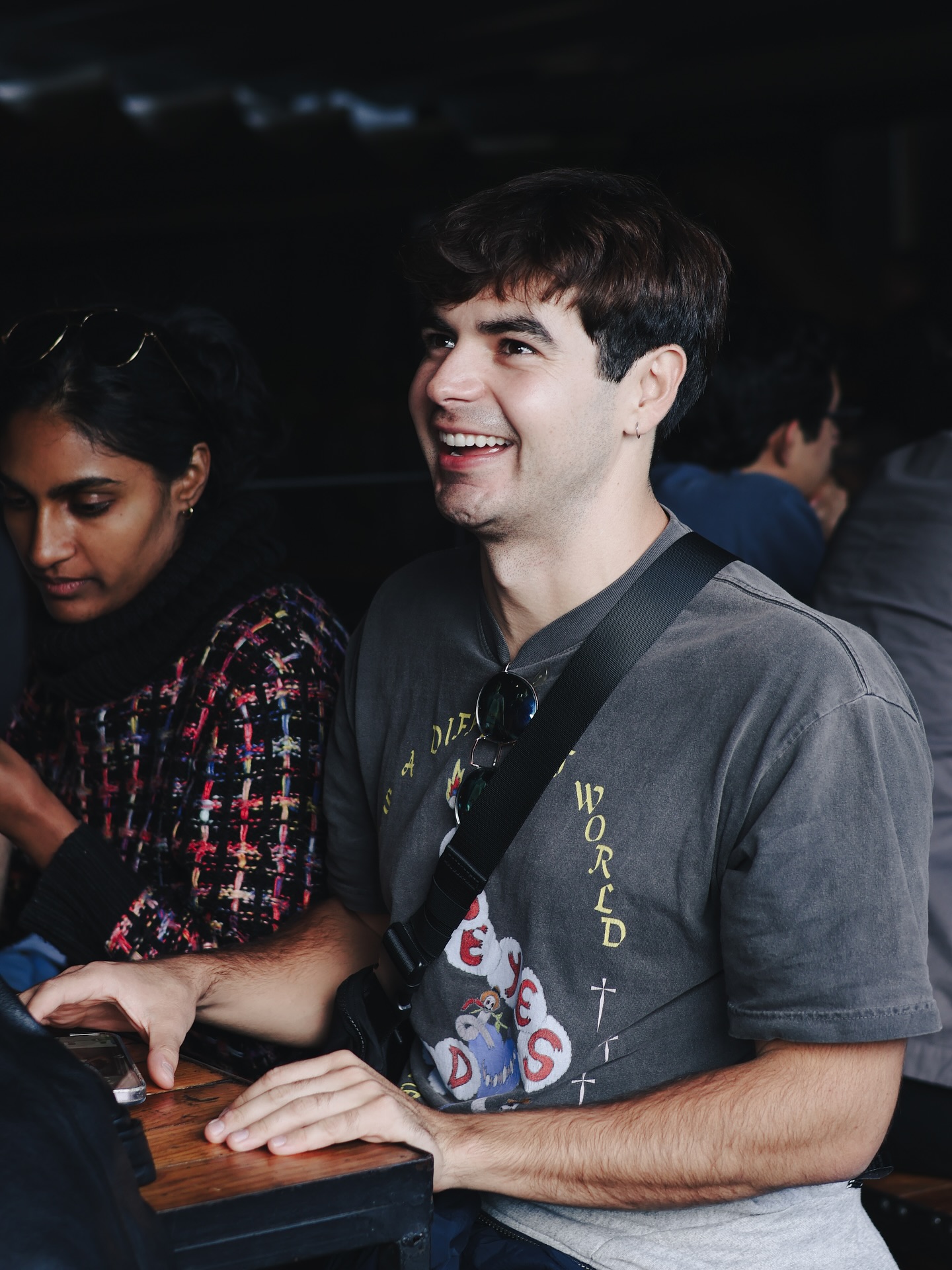 El Mercado del Carmen se disfruta despacio.
Entre cafés, sabores artesanales y rincones que se vuelven favoritos.
Ven, camina, prueba, respira… y quédate un rato.
Tu plan perfecto está aquí. 🤍✨
