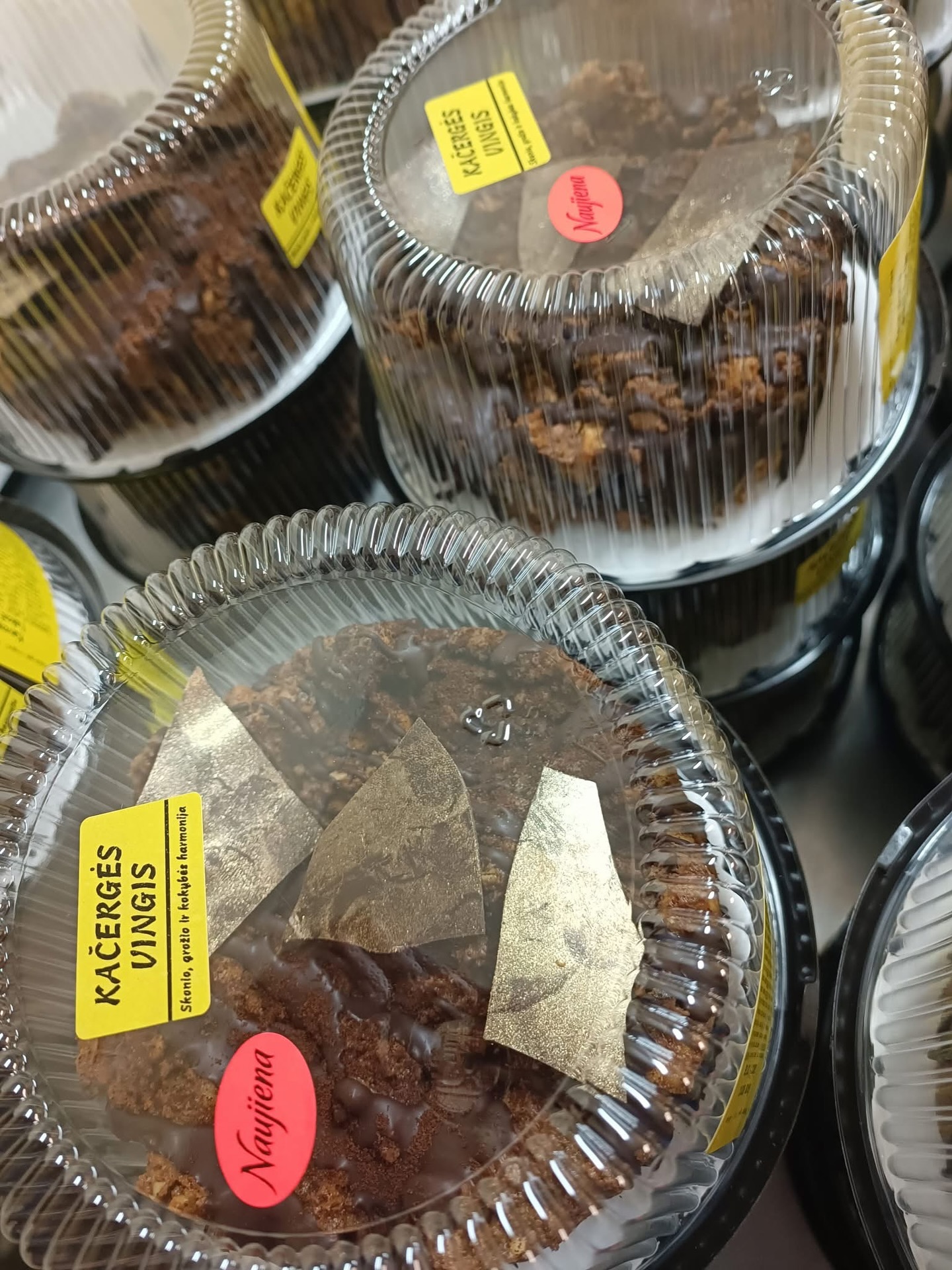 Mieli, sekėjai ir pirkėjai, nuo šios savaitės PC Norfa pradeda prekiauti nauju mūsų gaminiu - Kavos skonio šakočių tortu.
Ragaukit, rašykit nuomonę, pastabas, vertinkit. ❤️💯