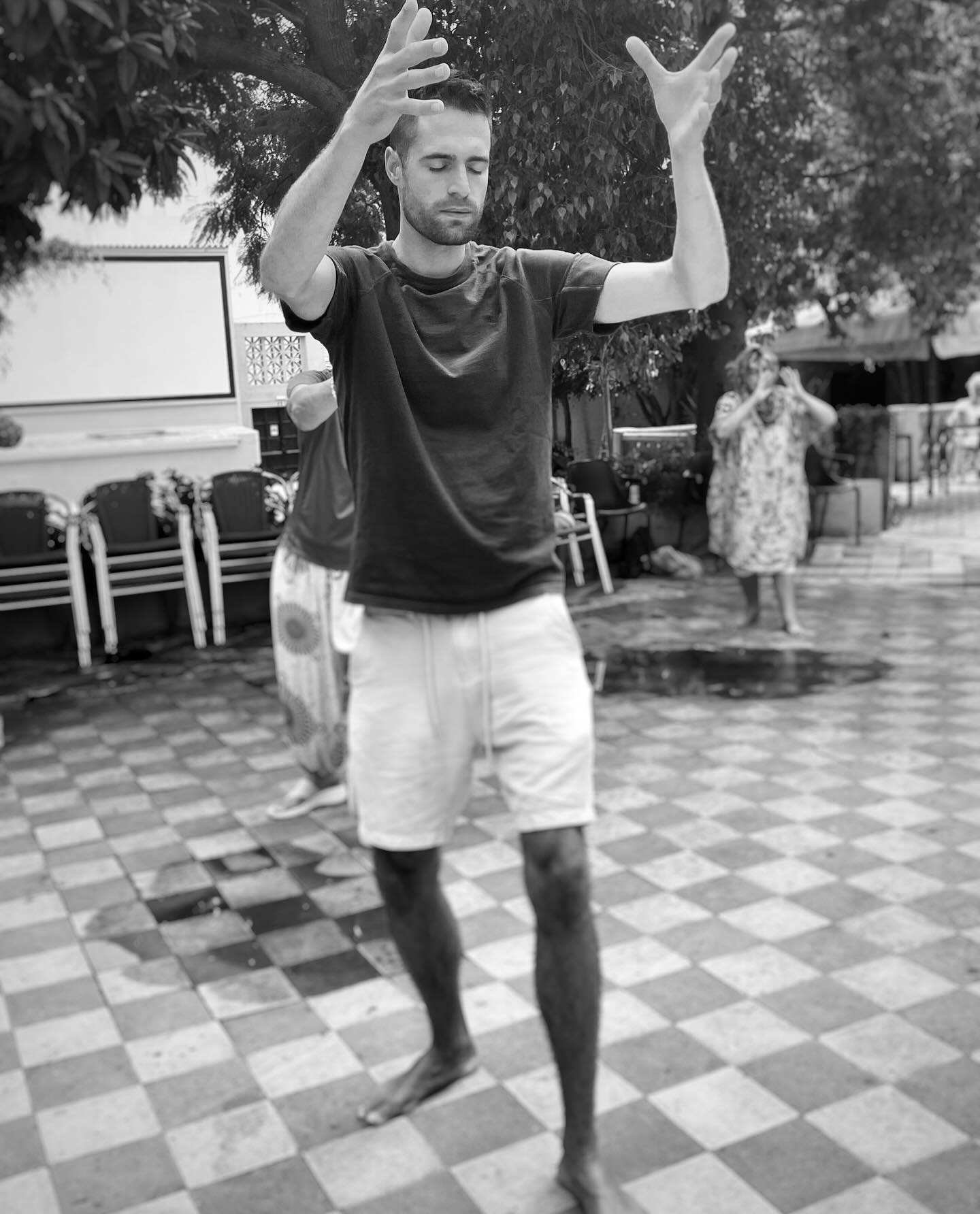 Gong Classes at 📍Centro de Movimento,
Pedrógão Grande
📆 Every Monday evening at 19:15 starting from December 1st.
Explore a journey to inner peace and wellness. Join me on this beautiful journey of discovering the benefits of Chi Neng Qi Gong.
I’m Hidde Smeijsters from the Netherlands, specializing in teaching Chi Neng Qi Gong.
A transformative practice that helps you bring balance and strength into your life. It’s a healing Chinese movement art that focuses on improving both physical and mental health—meditation in motion.
The lessons feature, among other elements: Lift Qi Up, Sway La Qi, and Three Centers Merge.
Discover these techniques to help you relax and enhance your overall well-being.
Time: 19:15-20:30
Costs: €8 per class
Discounts: Buy 5 classes and get a 10%
buy 10 classes and get a 15% discount.
Send a DM or check out the link to the Telegram group in my bio.
I’m excited to welcome you to Centro de Movimento!
#ChiNengQiGong #QiGongPractise #HolisticHealth #QiFlow #HealthyLiving #InnerPeace #BodyMindConnection #Practiseishealing #Selfcare #QiGong #meditation #Wellness #Yoga