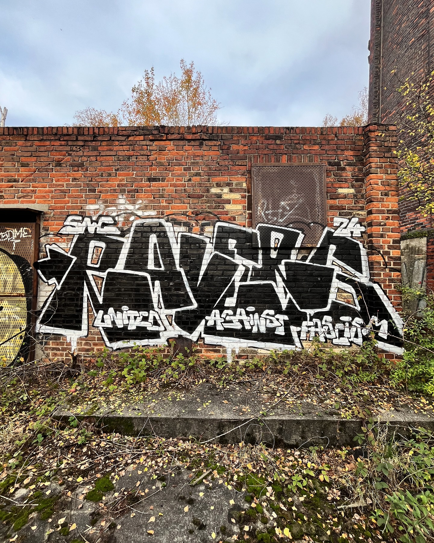 One year ago we dropped our first big SNC compilation Ravers United Against Fascism. All proceeds go to apabiz.de, who monitor the far-right scene in Germany.
We’re stoked to share that we raised 550,50€ Euros in the first year — and the money is already with the project. ✊
Huge love to all the artists who shared their tracks and to everyone who supported the project. You can still grab the compilation on Bandcamp if you want to keep the donations rolling.
Ravers Unite!
XX, Emi, Felix & Valentin