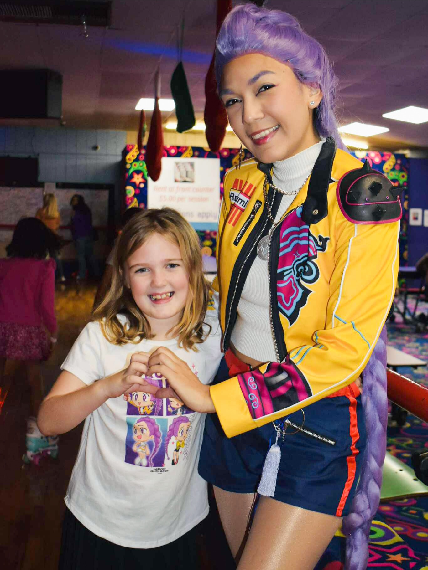 Rumi laced up her skates on Saturday and met so many excited little hunters! What a blast to skate with Rumi! 🛼 Just one of her many parties this weekend! 🫰💜
.
.
.
#fairestofallparties #kpopdemonhunters #kpopparty #rumicosplay #huntrix #houstonkidsparty #houstonparties #houstoncharacters #houstonpartyplanner #kingwoodmoms #momsofhouston #westuniversitymoms #houstonmomblogger #thingstodoinhouston