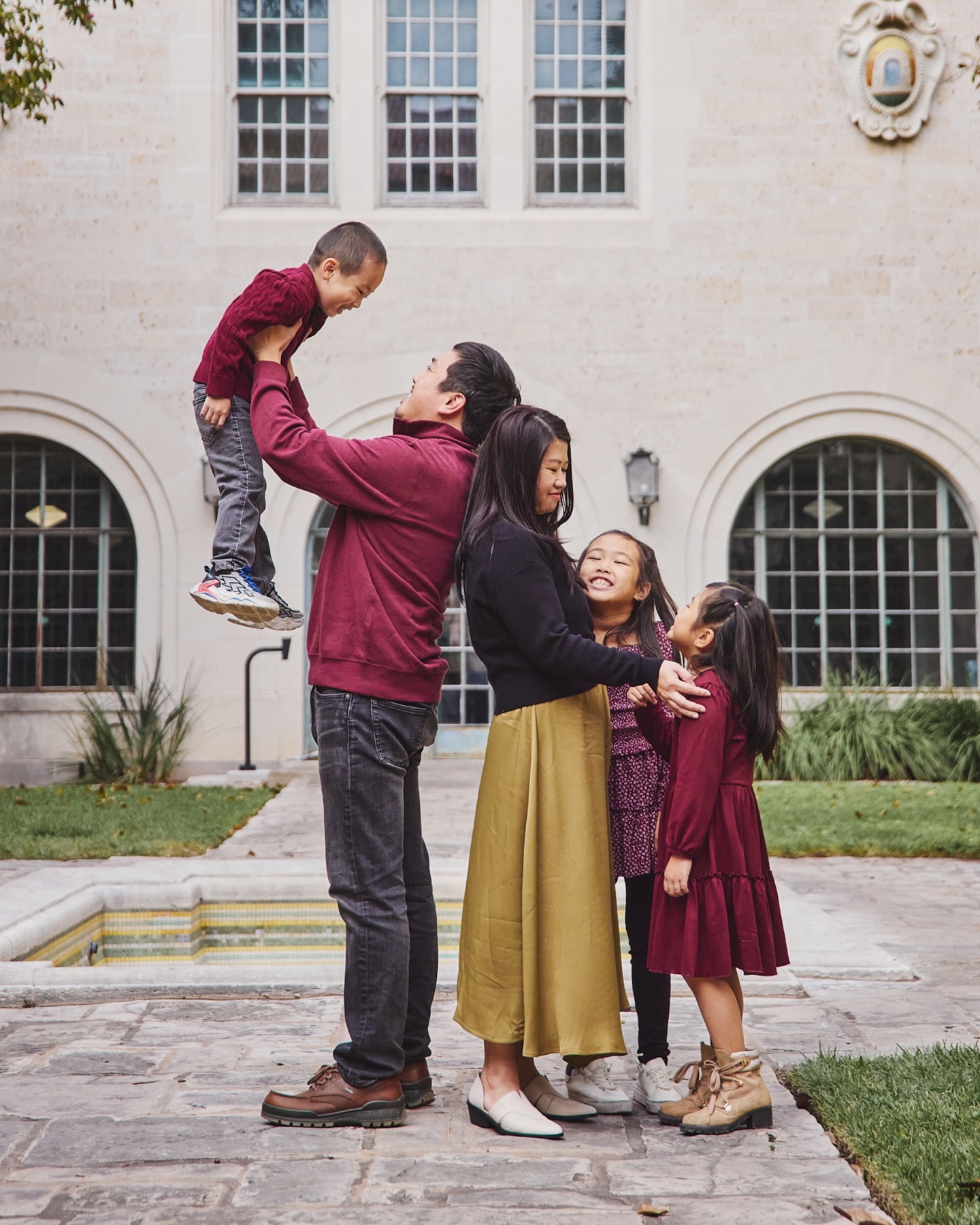At the UT campus where these two first met.Celebrating 10 years of marriage and now a family of five.Honored to capture their story where it all began. 🤍
#austinfamilyphotographer #austinphotographer #utcampus #utfamilyphotos
#tenyearanniversary #anniversaryphotos #familyof5 #utphotography
#austintexasphotographer #lifestylefamilyphotography #austinfamilysession
#familyphotoshoot