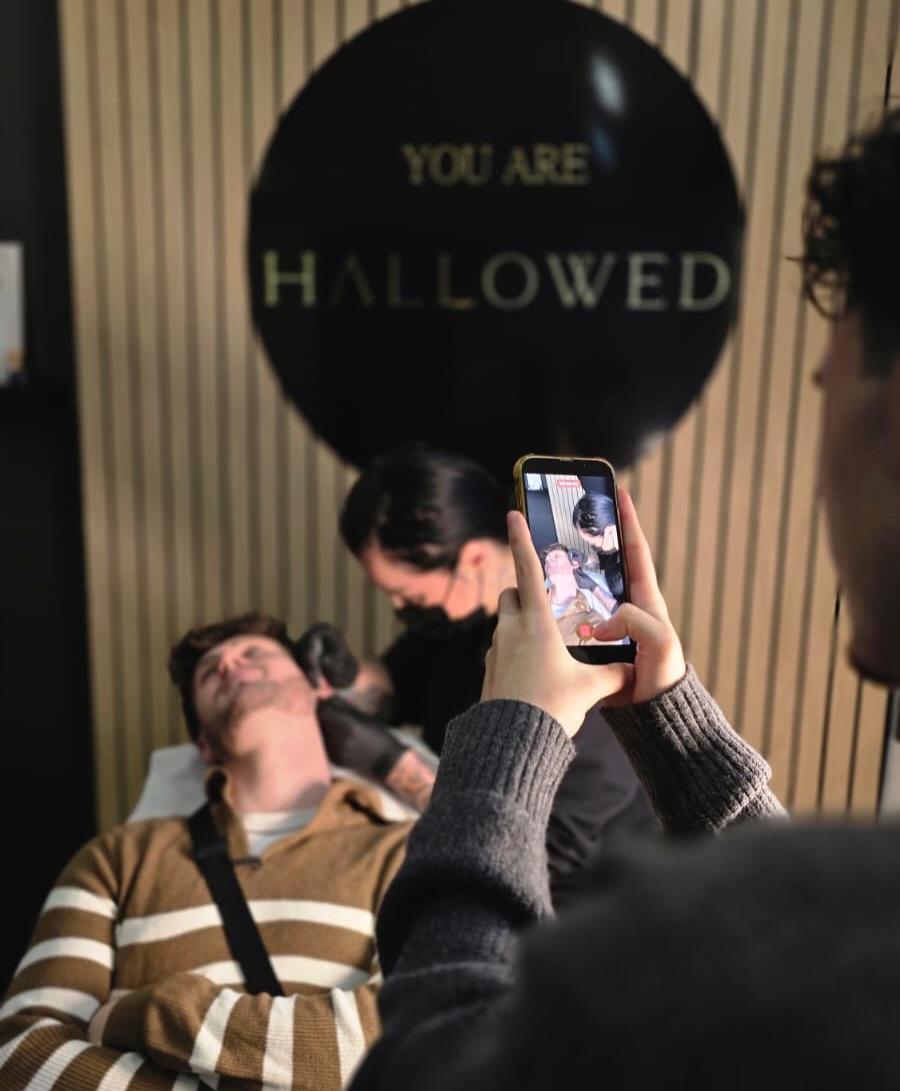 Today, our piercer did the very first lobe piercing for our new client @michael_donaghy_
Thank you for your trust.
We hope to see you again soon🎶 🎤