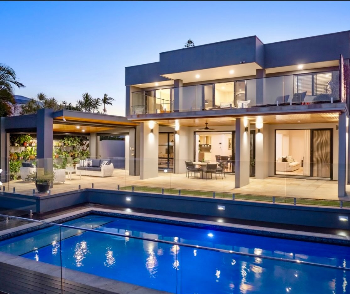 Isle of Capri at its finest - 63 Gibraltar Drive #luxurylifestyle #luxuryhomes #luxrealestate #goldcoastlife
