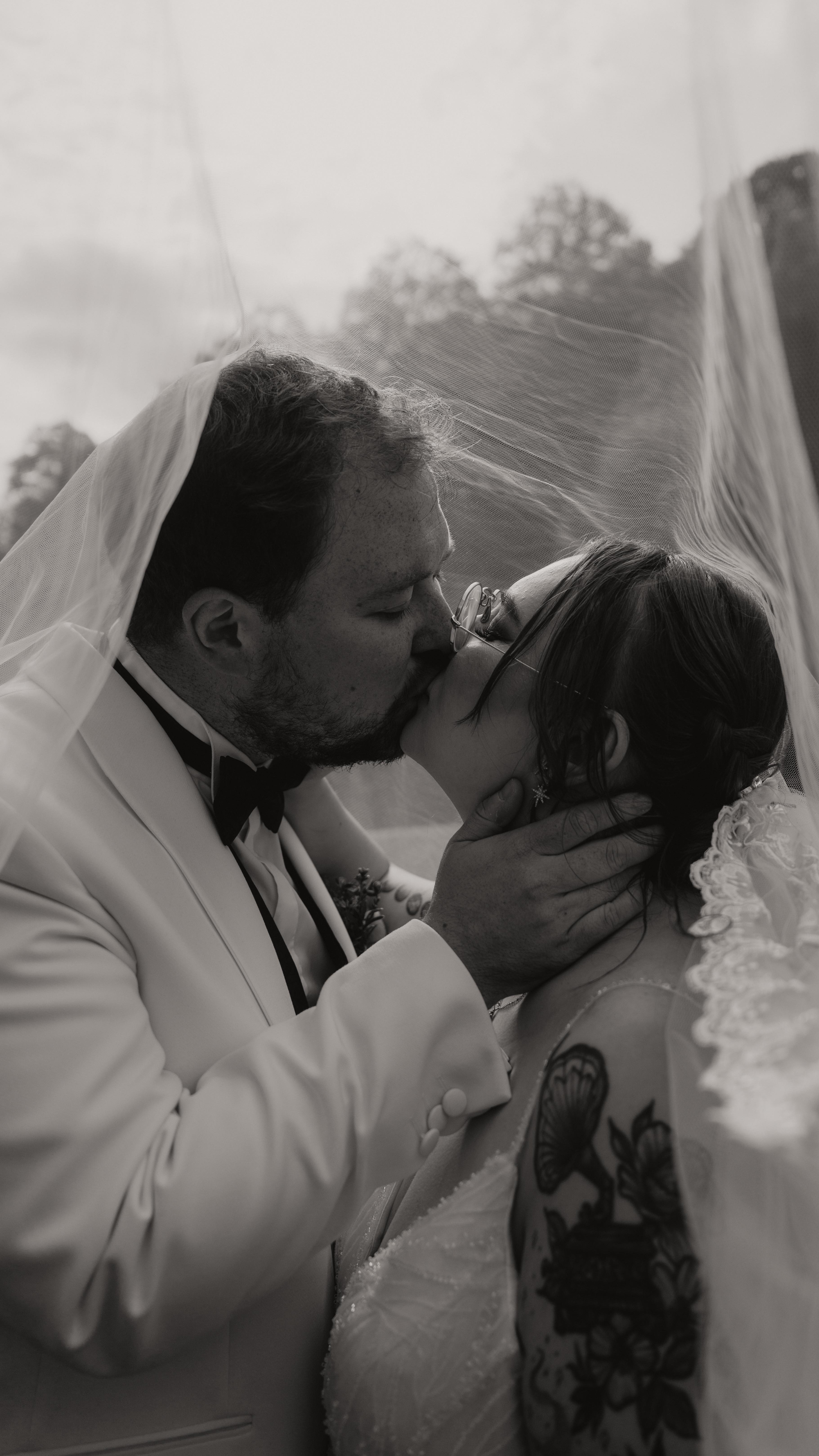 This wedding day felt like a pure fairytale. Super intimate, perfect weather, great vibes all day and so much fun.
I was so excited to return to Bawtry Hall 2 years after I first sang there. It’s such a beautiful venue and feels really lovely and private.
It was amazing to see @mollie_higgins_photo and @jgvp_ again! Lush little dream team
Heather walked down the aisle to this beautiful song by The Amazons and it’s probably one of my fave songs I’ve learnt all year, it’s just so gorgeous lyrically and to sing
I also had fun dressing up as Mr Worldwide to host musical bingo 🤘🏼
And of course… a moment for the fireworks which lit up the sky during their beautiful outdoor first dance!
Venue: @bawtry_hall
Venue styling: @all_occasions_venue_stylist
Photographer: @mollie_higgins_photo
Videographer: @jgvp_
Fireworks: @gala_fireworks
Dress: @madilanebridal
Cake: @badcherrybakery
Makeup: @evangelineartistry_
Hair: @spellbound_strands
Welcome sign: @mammoncbtattoo