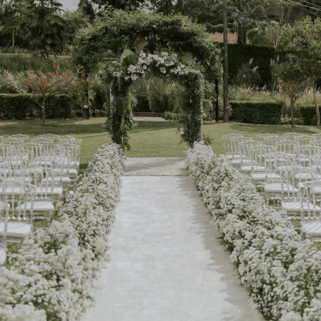 Na Chácara Illustratti, o ambiente externo valoriza cada detalhe e cria um cenário incrível para o seu grande momento.
Elegância, leveza e uma experiência que encanta em cada fotografia.
Fotografia por @sheephouseweddings
Decor por @flordeangelinaa