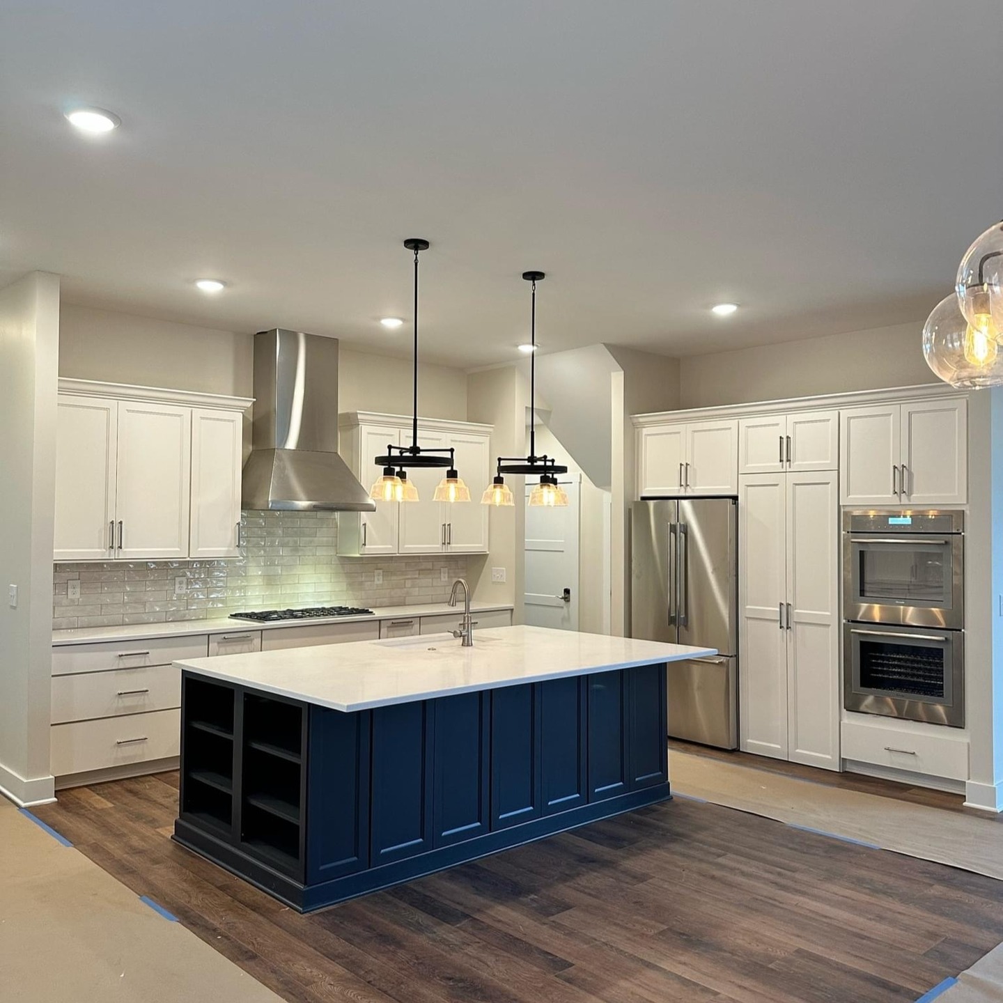 "Sleek. Durable. Local. MGM Stone Creations delivers Lexington’s best countertops—where design meets craftsmanship."
👉 #LexingtonCountertops #MGMStoneCreations #LexingtonKYHomes #CustomStoneKY #KitchenRenovationLexington #QuartzCountertopsKY #LexingtonHomeDesign #LexingtonInteriors #CountertopDesignLexington #HomeStyleKY