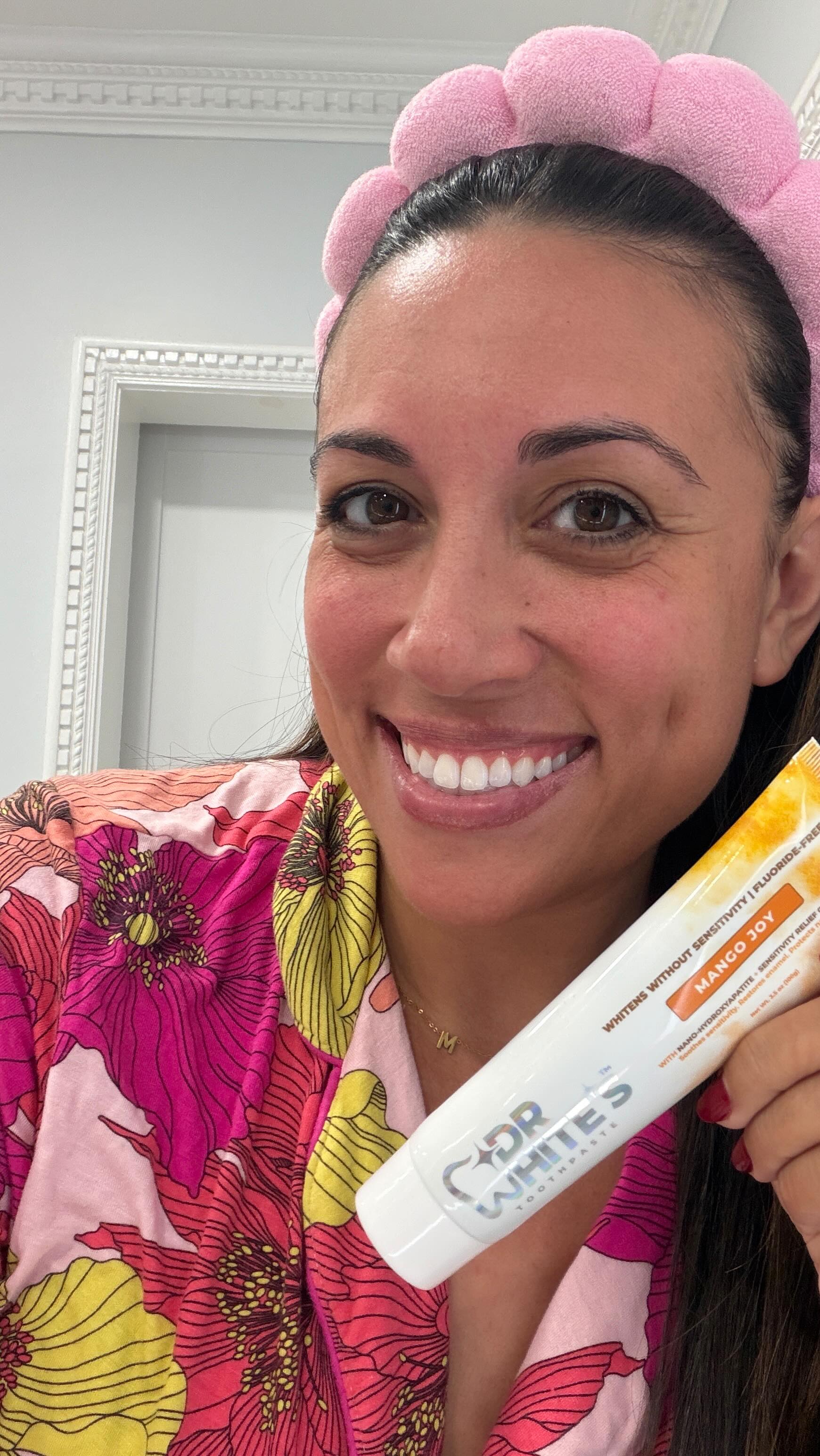 Day 5-If brushing your teeth feels like one more thing on your to-do list… this might be the soft reset your nervous system didn’t know it needed. ✨🥭💛
Mango in toothpaste isn’t just a fun flavor — it’s actually incredibly calming for stress-sensitive mouths. The juicy, sweet aroma of mango has been shown to help lower cortisol and ease tension, which makes your nighttime routine feel more like a moment of self-care instead of a chore. @brightwhitesoralcare @drbrigittewhite really nails this in their formula.
And for anyone who deals with:
• stress dry mouth
• sensitive gums
• jaw clenching
• mint-triggered overwhelm
…this gentle, tropical flavor is such a soothing alternative.
Mango is naturally rich in antioxidants, vitamin C, and B6, which support gum health, tissue repair, and mood balance. Plus, its mild fruit enzymes help lift plaque and surface stains without harsh abrasives — giving you that soft, natural whitening effect.
It’s fresh. It’s calming.
It’s a mini tropical exhale for your whole mouth. 🍃✨
Day 5-Brushing should feel good — not stressful. And mango makes it just a little bit sweeter. 🥭💛
#MangoToothpaste #StressRelief #HolisticOralCare #FunctionalWellness #CleanOralCare #SensitiveMouthFriendly #DryMouthRelief #SelfCareRitual #WellnessJourney