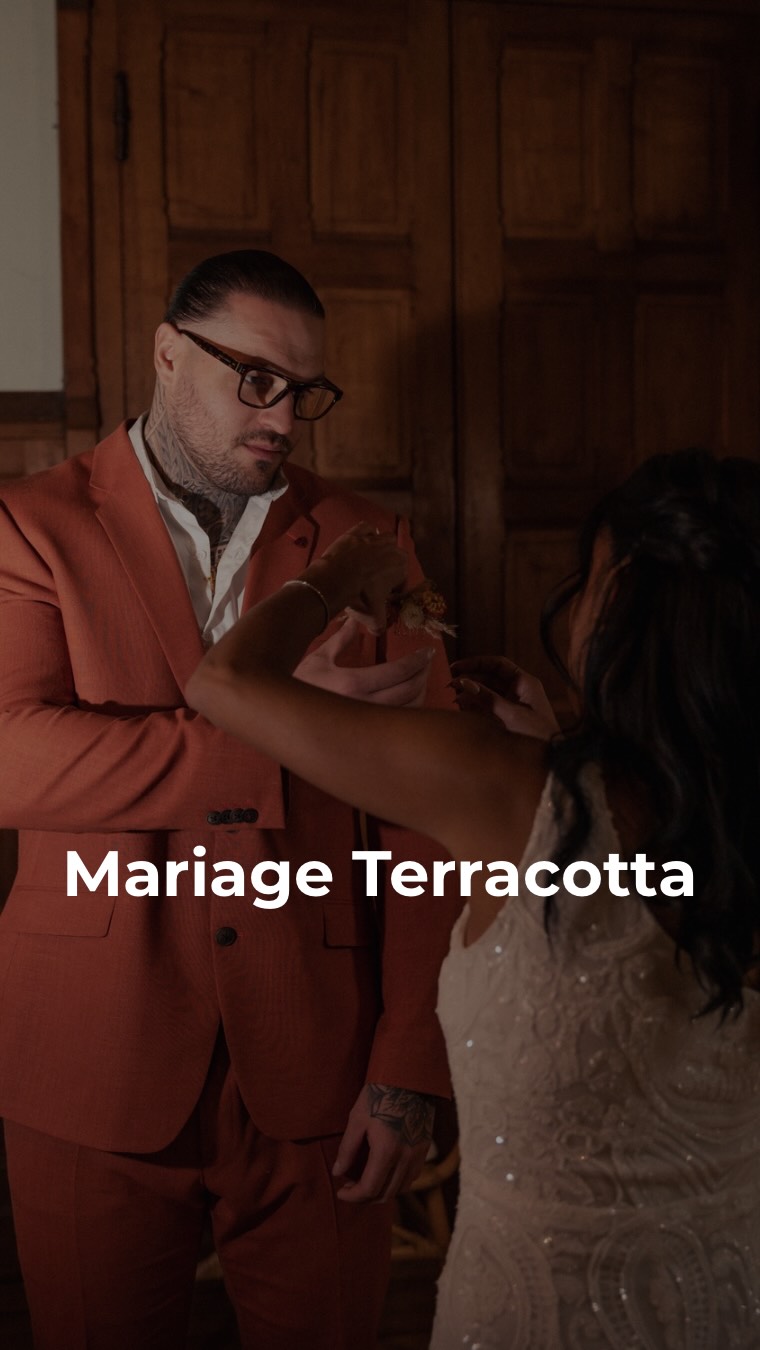 @ore.vents 🎀🎉
@amore_e_vintage 🪑🍽️
@lechampdesfleurs 🌸
@sybillebyaline ✉️
@gateaudelucine 🍰
@reve.et.romance 👰
@artistika_coiffure 💇♀️💄
@caractere_d_homme 🤵♂️
@axisprod_ 📸📹
@creator.mery 📹
@2cv_bourgogne_tours 🚗
@bijouterie_alliances_dijor 💍
@marine_deau_douce 🧍♀️
Domaine: le prieuré de Bonvaux - leprieurédebonvaux.fr
#shooting #mariage #terracotta #inspiration #organisation