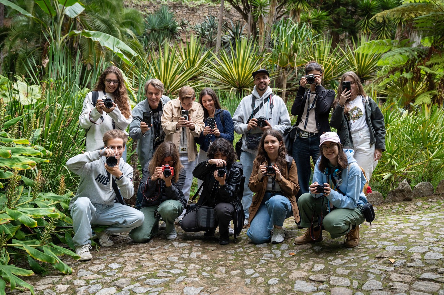 É Hoje! Chegou o dia! 💫
🎤🎥 Para que todos possam experienciar a Festa Sintra PH30, estaremos pelas stories, aqui no Instagram, a partilhar conteúdos live, em todas as localizações onde decorrerão as atividades da Programação da Festa Sintra PH30. Não percam! 👀
Desde o Palácio Nacional de Sintra, com a Talk, a Exposição e Cerimónia de Entrega de Prémios InstaHeritage, e ainda o famoso Escape Room, até ao Convento dos Capuchos, onde decorrerá o Ghost Experience, passado pela Tapada de D. Fernando II para a Prova de BTT e Caminhada.
Até dia 8, vão ser dias repletos de atividades que propõem a fruição da paisagem cultural de Sintra com TODOS os sentidos. Venham daí!
#sintraph30 #talk #patrimóniocultural #worldheritage #opatrimónioécool #festasintraph30 #palácionacionaldesintra
