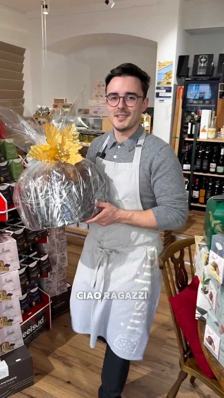 GIVEAWAY TIME ✨ #LoisonPanettone
It’s time for our Christmas giveaway again! We are giving away this ‘3kg Classico Magnum Panettone’ from the famous @loisonpanettone
This is how you can win:
👍 Like this post
💙 Tag 3 friends who also love Panettone
➡️ Follow us - @ilsalottozurich and @labottegadelsalotto_
The giveaway is open to everyone within Switzerland until the 17th December 2025. We will announce and contact the winner via DM shortly after our live event on Instagram, with instructions on how to claim your present 🎉
We wish you all the best of luck 💚
Salotto Team ❤️
#giveaway #zurich #panettone #loison