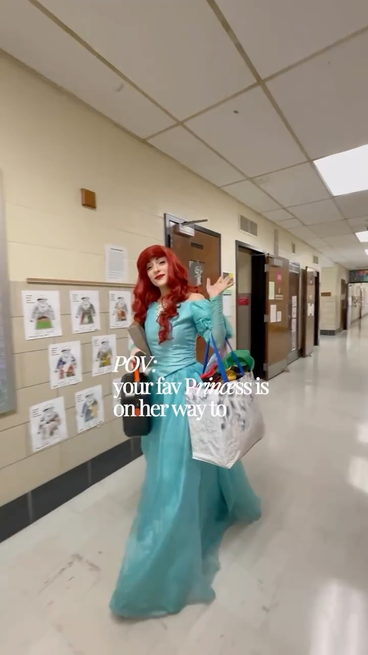 🧜🏻♀️Imagine sitting in class, with no clue that your favorite Disney Princess is about to walk through the door!👑✨💫
The kind of surprise that turns an ordinary day of school into a forever fairytale moment you’ll never forget!💫💕🧜🏻♀️
#PrincessAriel #PrincessAppearance #BirthdaySurprise #FairytaleMoment