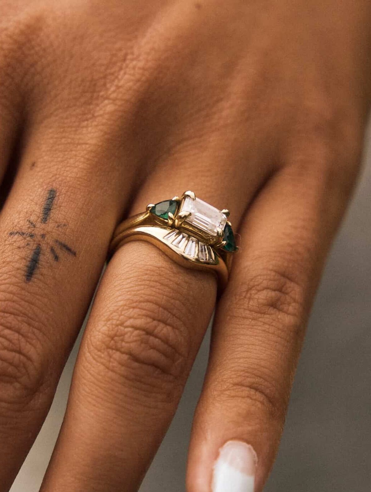 Oh I just love seeing wedding photos from my lovely clients 🥹 Thank you for sharing your beautiful day! @mailekealoha
DM to start creating your dream ring!
#customjewelry #jewelrydesigner #handmadejewelry #emeraldcutengagementring #engaged