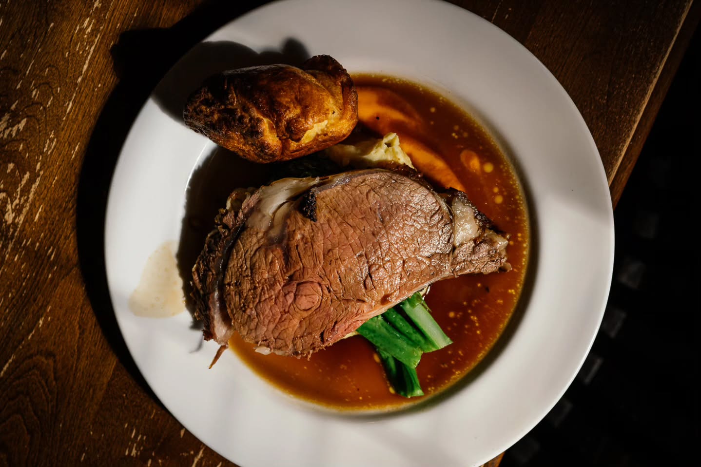 PRIME RIB | Saturday (Nov. 29)
10oz roasted prime rib, aligot potatoes, seasonal vegetables, house baked yorkie, horseradish, maple bourbon demi-glace
Call to reserve your slab: 306.297.3315