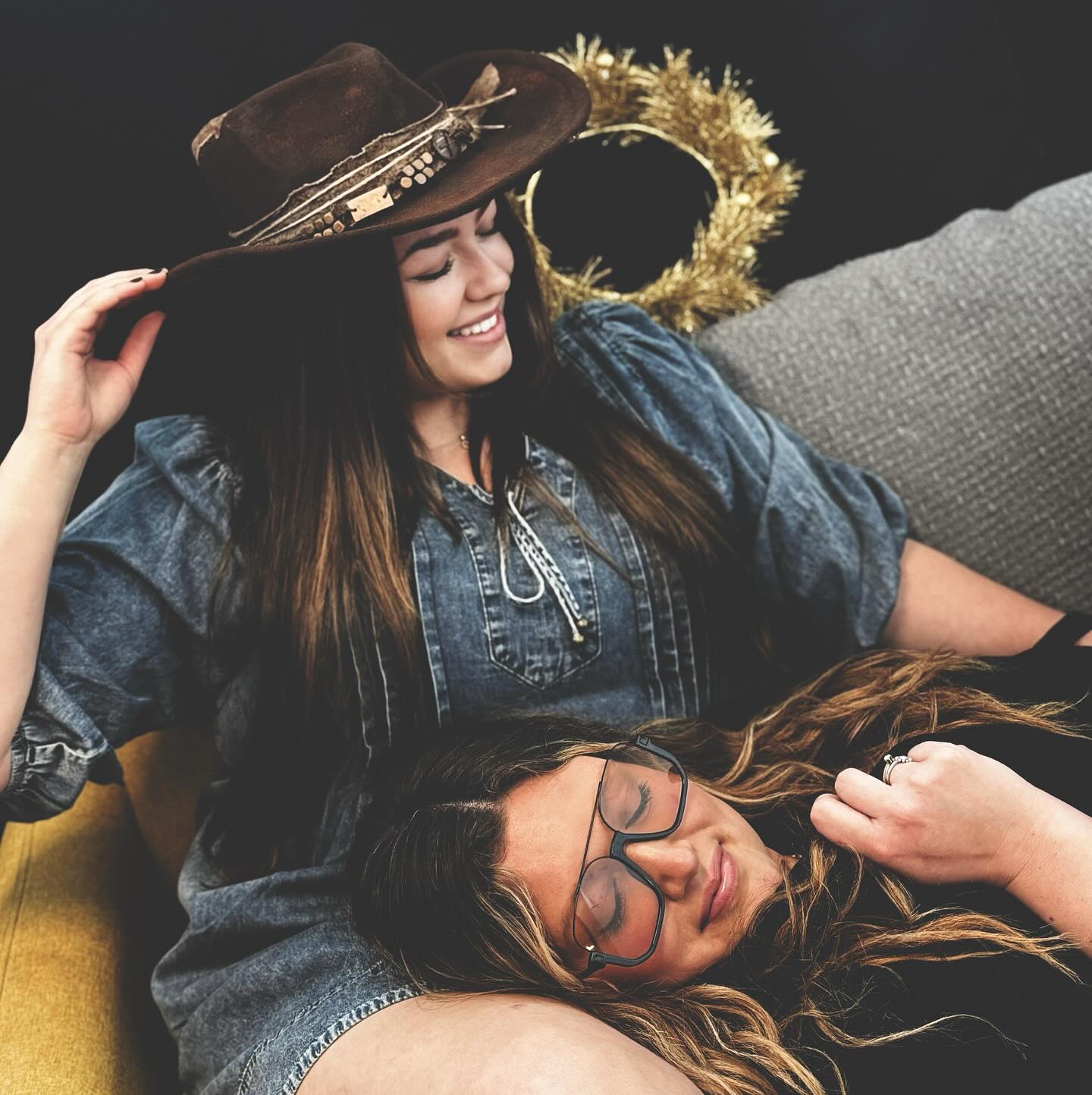 Giddy up!
It’s Christmas time and we are gettin the girlies extra cute this season.
Treat yourself, make time for yourself, relax a lil. It’s a busy time of year, but also a time to slow down and retreat to yourself. Care for yourself before you care for others cutie.
Holler at us, if you need a break.
Syracuse New York Hair Salon Hairstylist