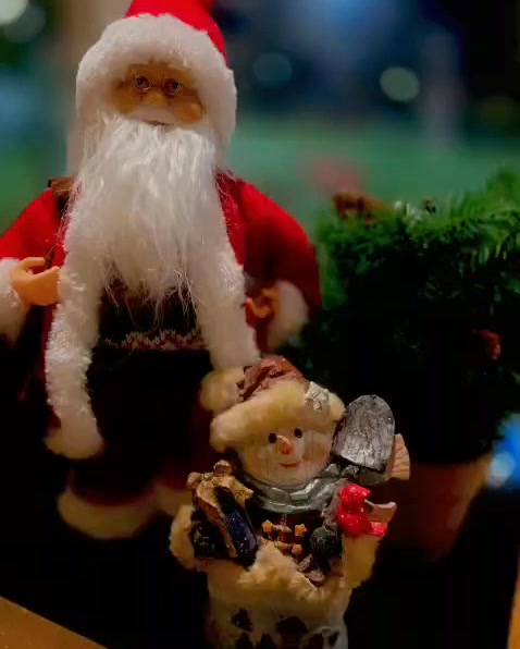 🎄✨Tak właśnie wyglądają świąteczne realizacje cateringów w Sali u Artura✨🎄
Dopieszczone menu, piękne podanie i smaki, które tworzą wyjątkową atmosferę – dla nas liczy się każdy detal.
Od doskonałego smaku, przez estetykę serwowania, aż po dekoracje i odpowiedni nastrój, który sprawia, że świąteczne spotkania naprawdę zostają w pamięci.
📞 Zapraszamy do zapisów i zamówień pod numerem: +48 696 420 230
Realizujemy cateringi oraz imprezy firmowe, dbając o komfort gospodarzy i zadowolenie gości.
Ty zapraszasz – my zajmujemy się resztą.
#SalaUArtura #Catering #ImprezyFirmowe #Zielonka #Święta