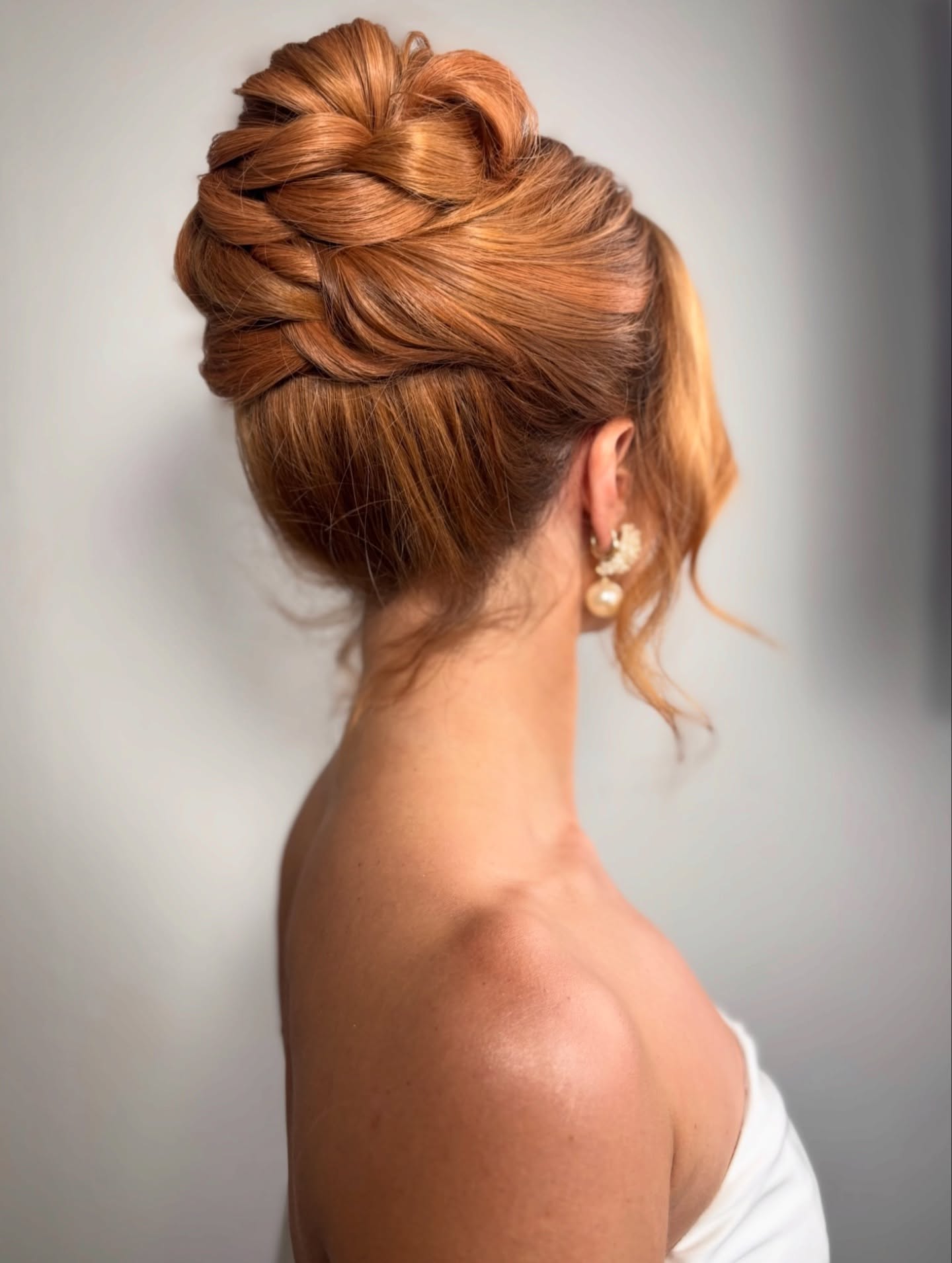 The high, textured bridal updo is having a moment and it’s easy to see why!
It lifts the face, photographs beautifully from every angle and keeps you feeling secure all day (yes, even through a full night of dancing) 💃🏽
One thing my brides always worry about is whether an updo will feel too tight, too flat or come loose halfway through the day.
This style is the perfect middle ground. It’s soft around the face, secure in the structure and looks timeless in photos.
If you’re torn between wearing your hair up or down, consider this your inspiration for a look that feels timeless, luxurious and undeniably bridal.
✨ Would you wear this for your wedding?
Portfolio day organised by @sabrinaduparcqhairmakeupagency
Location - @cloudgreystudio
Model - @gingersophie
#dorsetweddinghair #hampshirebride #highbridalbun #luxurybridalhair #highupdo