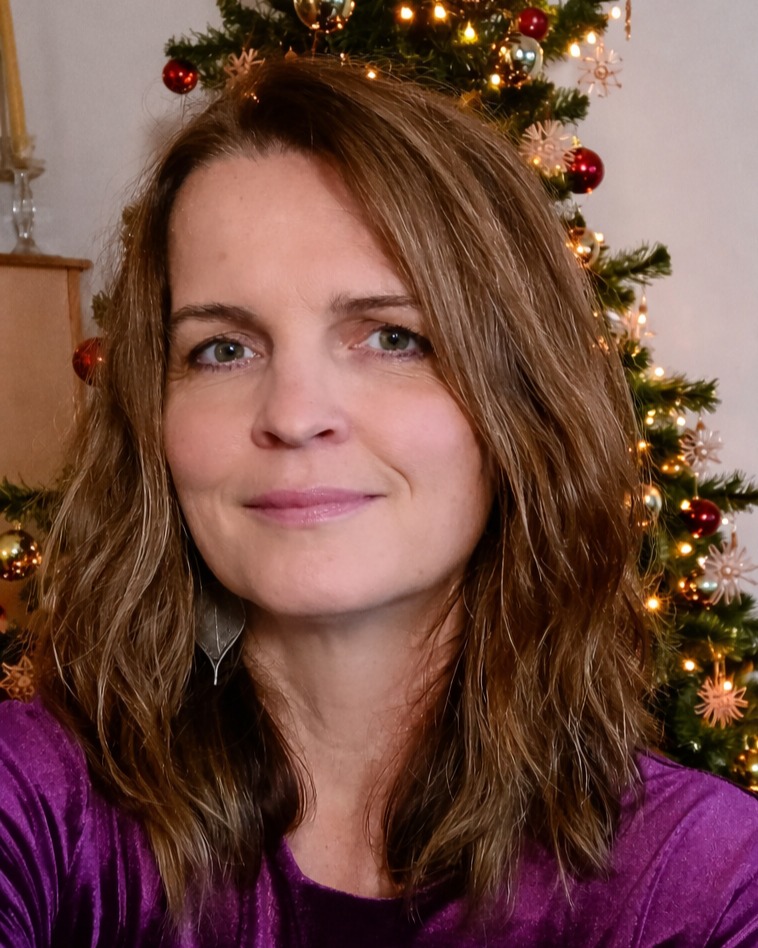 🎉 While reflecting on my 2025, I noticed a quiet sense of discouragement around creating content on social media.
✨ As a user, it’s becoming harder to see posts from accounts I intentionally follow. So much of what appears is suggested content, adverts, and endless videos, and it often takes time before I find something that feels meaningful. I wonder if others feel this too.
✨ I often question whether the people I write with in mind are actually seeing these words. Algorithms change frequently, and visibility feels unpredictable. Much of the engagement seems to come from fellow yoga teachers rather than students or those who might benefit from this work.
✨ Some time ago, I made a conscious choice not to share videos of myself practising yoga. I can’t teach someone I don’t see, and my yoga practice is not the same as yours. For me, yoga exists in attention, relationship, and lived experience - far beyond what a screen can offer.
So, perhaps I'll quietly ask here:
😊 Do you still feel connected to what you see on social media?
😊 What kind of yoga content feels genuinely nourishing to you now?
I would love to hear your voice. Thank you. 🙏