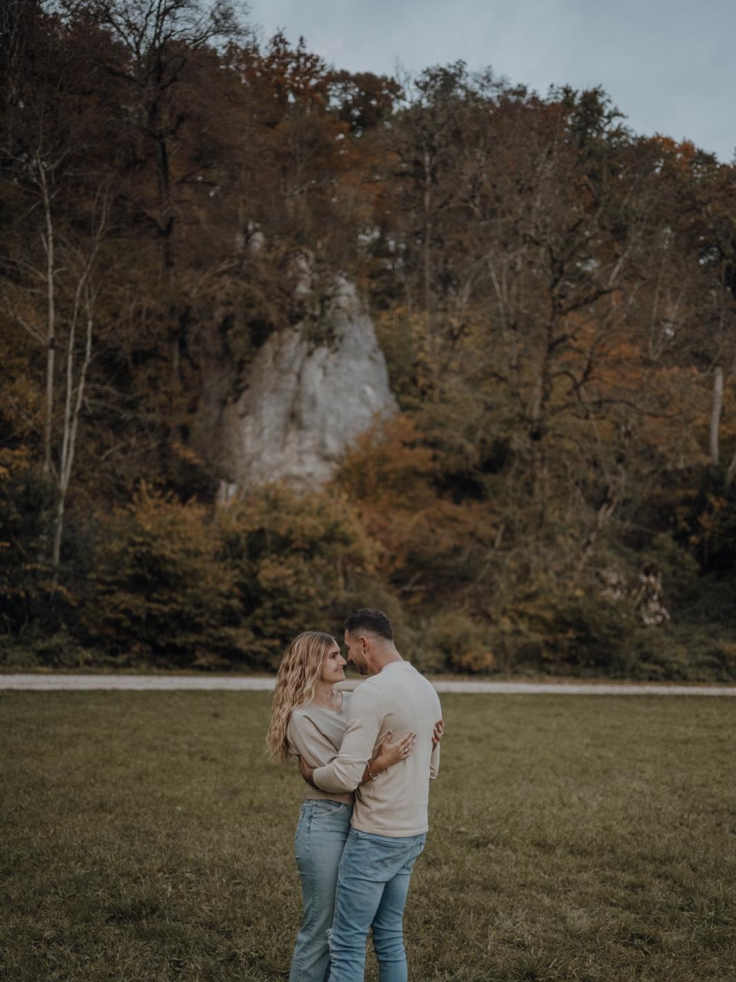 Postingtechnisch erst irgendwo im Herbst, in Reality: euch einen wunderschönen zweiten Advent 🤎🕯️
#paarfotografie #pärchenshooting #couplephotoshoot #couplephotographer #authenticity #schwäbische_alb #biberach #localphotographer #emotionalstorytelling
