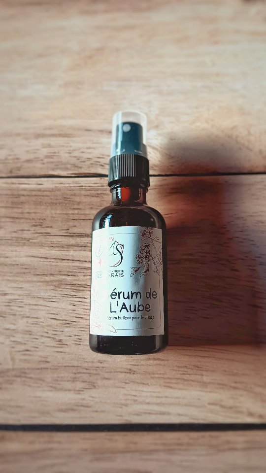 🌿 Tu veux prendre soin de toi naturellement ?
Tu aimes les choses simples, sans artifices ni superflu.
Tu cherches des produits sains et faciles à utiliser pour toute la famille.
Pour toi, moins c'est mieux.
Je te propose une gamme de savons et cosmétiques naturels aux formulations douces et pensées pour prendre soin de ta peau.
La simplicité, le naturel et la confiance sont au cœur de mes créations.
Abonne-toi vite !
#naturel #essentiel #savonsfaitmain #saponificationàfroid #saponification #soin #prendresoindesoi