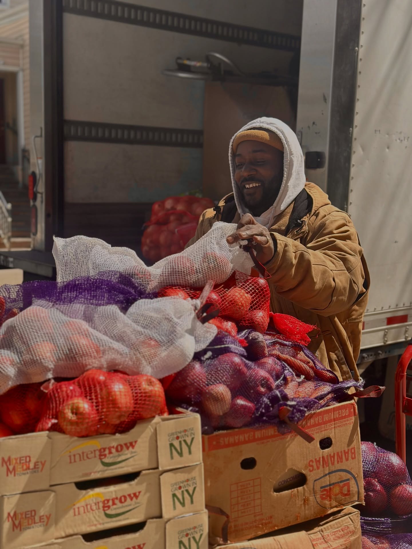 When fresh food is shared, hope grows.
This Christmas week, we’re reminded that giving and caring for one another is what truly makes the season special. Thank you to everyone who helps bring healthy, fresh produce to our community and fills this season with hope. 🎄☃️🎅🏼💚
#CommunityCare #FreshFoodForAll #GivingBack #SeasonOfGiving #ChristmasWeek