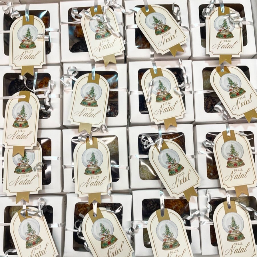 Saindo 20 caixinhas natalinas para um amigo muito especial 💕