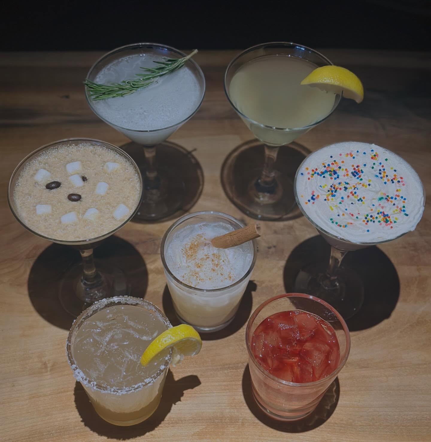 Look at these Winter beauties πβοΈ #wintercocktails #tapasandsangria #winter #christmasseason #holiday #visithistoricbethlehem