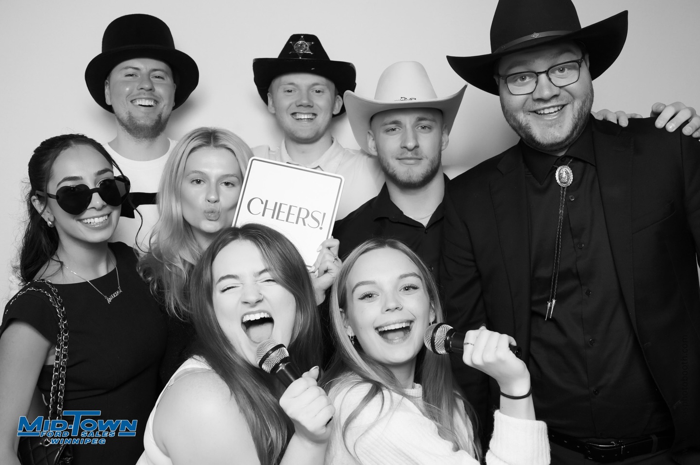 Smiles, snapshots, and a whole lot of holiday vibes at Mid-Town Ford Sales Winnipeg Holiday Party.
.
.
#winnipegphotobooth #photobooth #holidayphotobooth #companyholidayparty #winnipeglocal