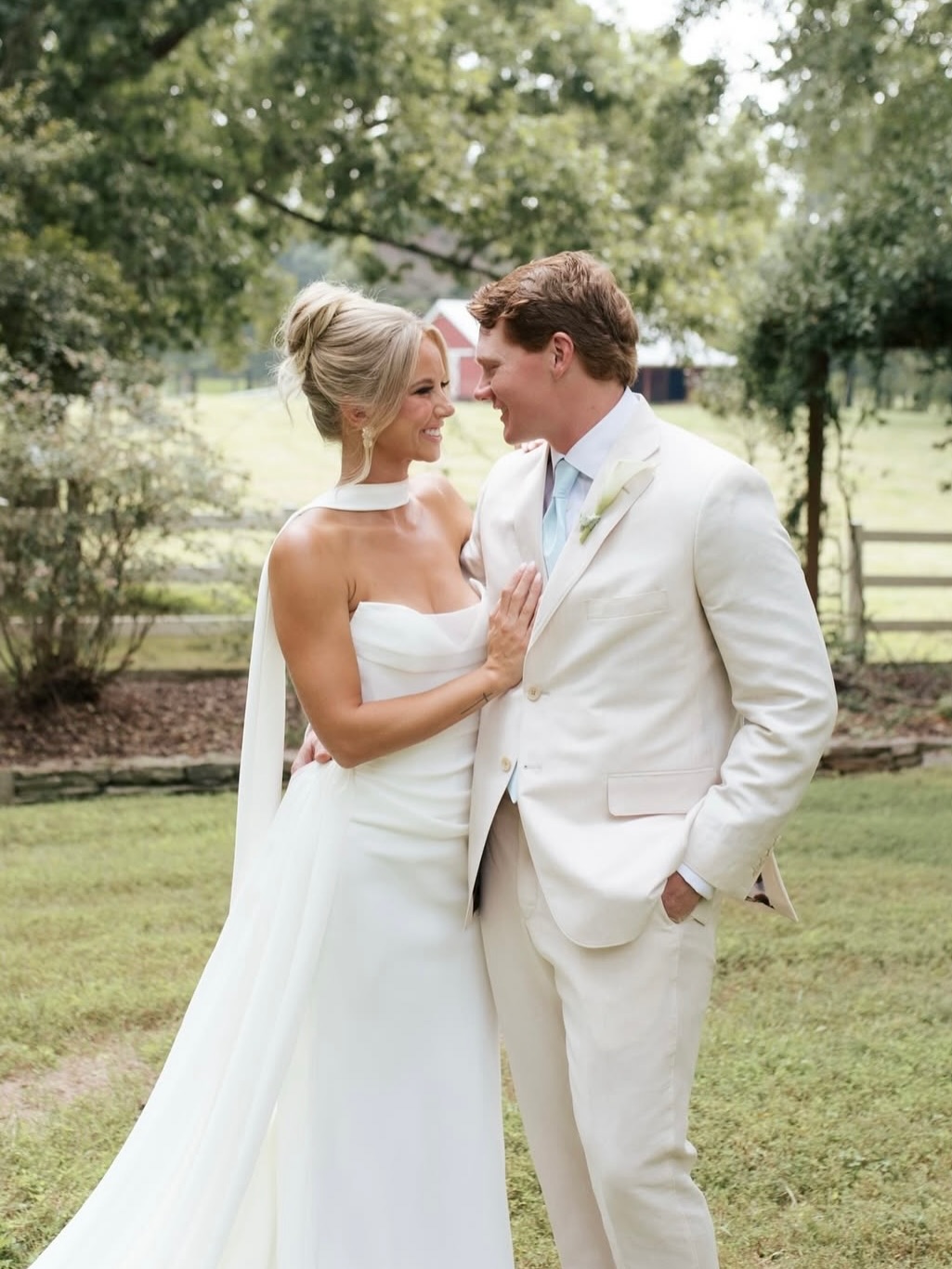 What a dream ✨ @laurenwmoffitt
•
•
Photographer: @jenniferaustinphoto
Hair&Makeup: @gracejansenbeauty
•
•
#bridalhair #bridalmakeup #bride #weddinghair #wedding #bridal #makeup #weddingmakeup #bridetobe #makeupartist #bridalhairstyle #updo #hairstylist #hair #bridalmakeupartist #hairstyles #mua #hairstyle #bridalhairstylist #weddingday #weddinginspiration #bridesmaids #weddingdress #beauty #bridesmaidhair #weddinghairstyle #brides #weddingphotography #hairinspo #weddinghairstylist