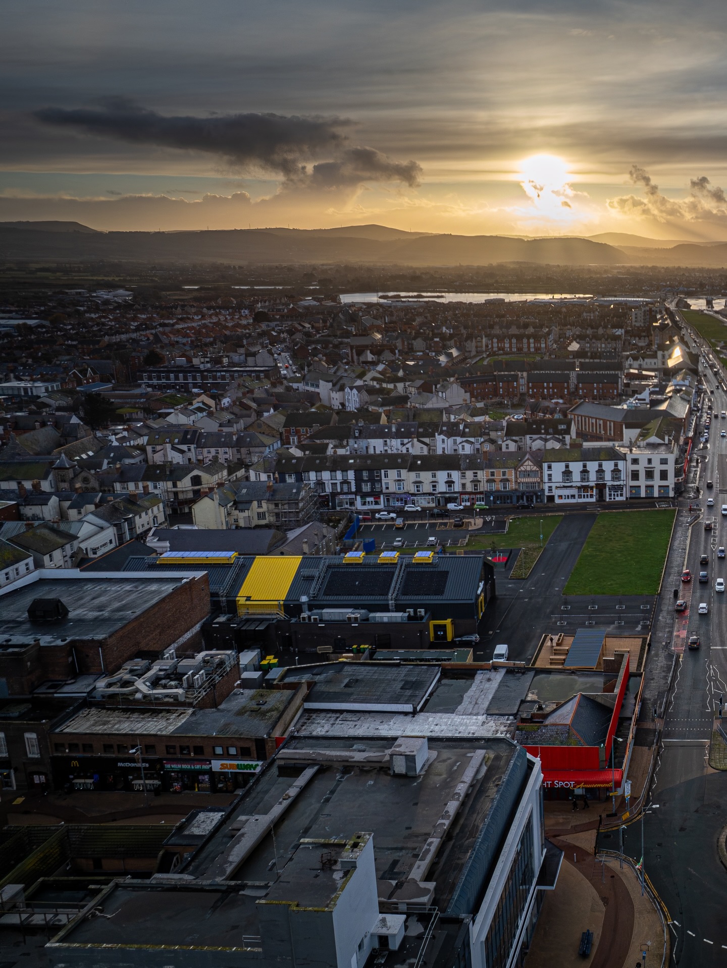 📍Rhyl
Filming for @chwarel yesterday afternoon.
#rhyl #northwales #visitwales #cymru #wales #droneoperatør