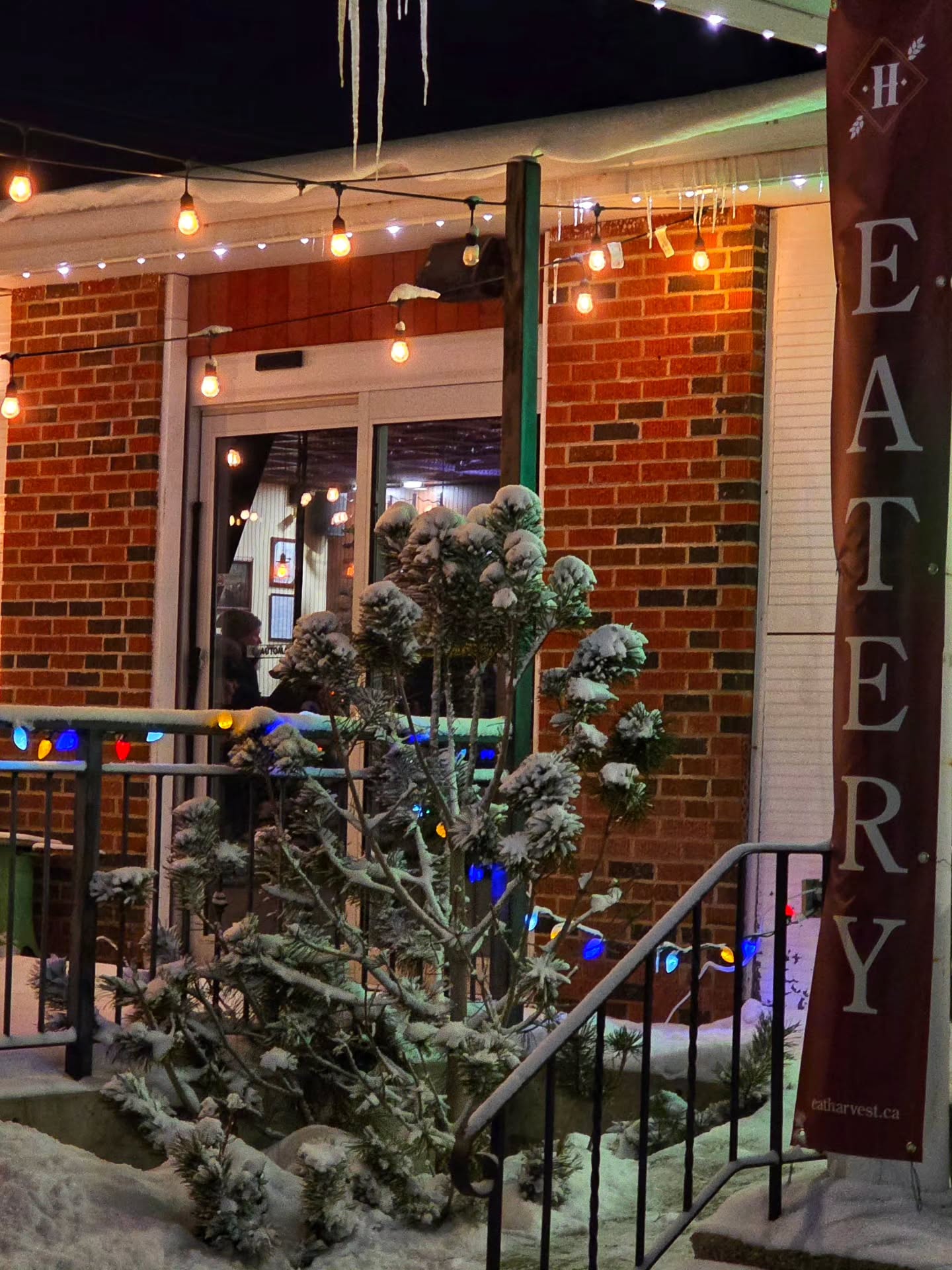 We're running delivery in town tonight AND have added a new 'online ordering' feature to our website so you don't even have to call us. (But you still can if you want.)
To order online, visit the menus tab of our website and click the 'order online' button: eatharvest.ca/menus
Delivery is $5 within Shaunavon.
If you prefer to call us: 306.297.3315