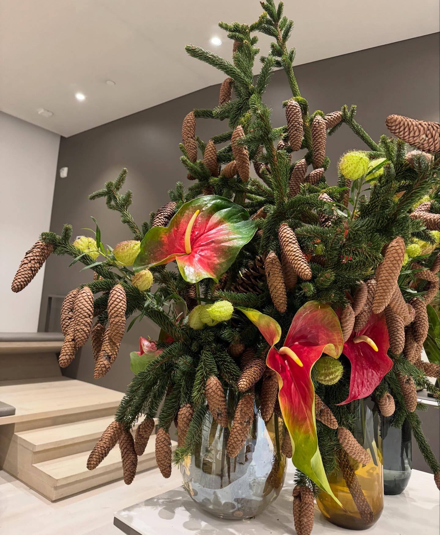 Pine cones in nature still finds a way to bloom for Christmas. 🌲❄️✨
#WildWinterMagic #ChristmasBloom #NaturePoetry #WinterWhispers #PineConeBeauty #HolidayInspiration #Ornamento #LuxuryFloralDesign #BayAreaFlorist #SeasonOfWonder #NatureBlooming #FestiveFeels