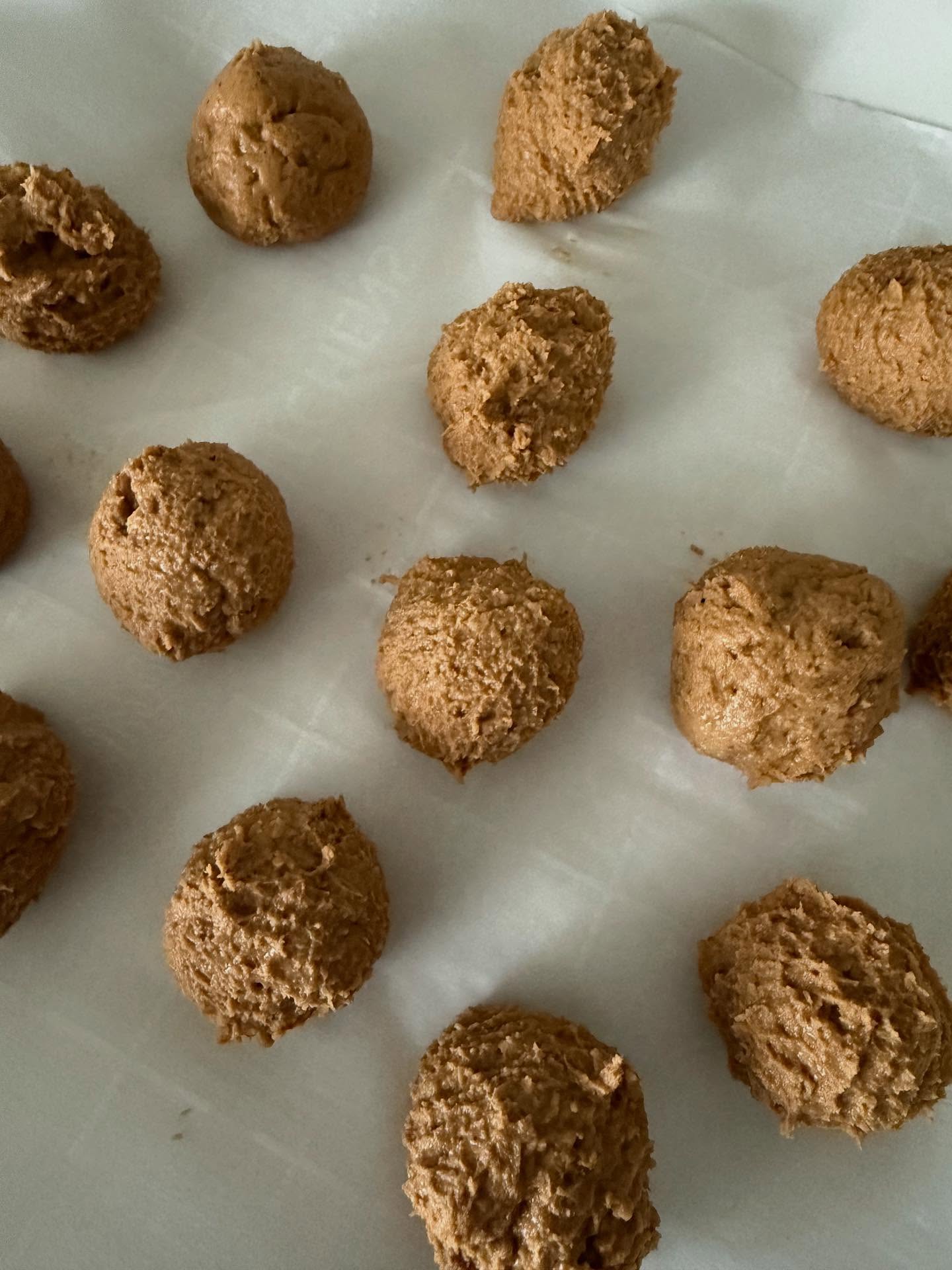 Alternative to protein balls! Sometimes the honey and nut butters in protein balls adds up so fast that you don’t get very many. This recipe is a great lower calorie alternative!
Peanut butter chocolate balls!
- 1 cup PB Fit
- 1/2 cup no sugar added applesauce
- your choice of chocolate chips
- 1 TBSP coconut oil (to help melt chocolate
