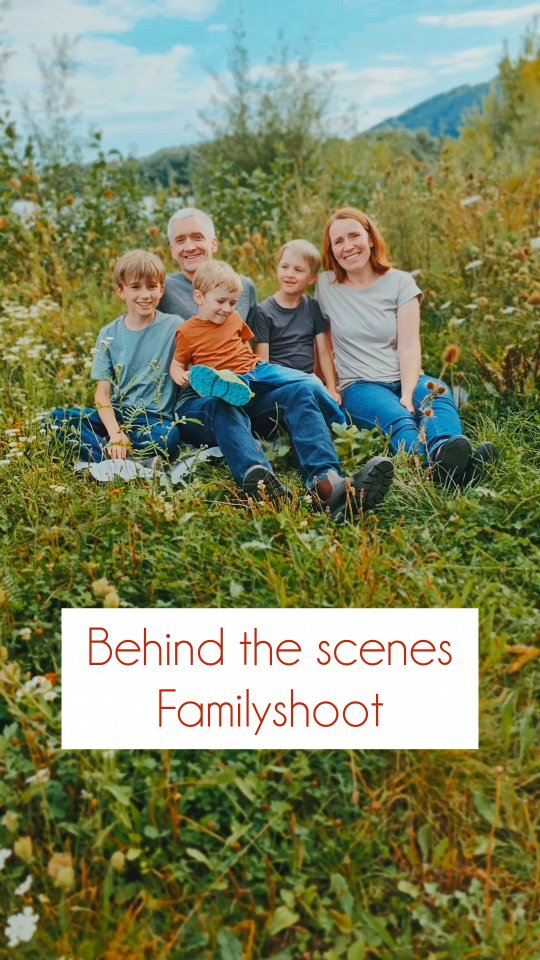 What does a family session look like?
Just like this!
This little video is a good example of what to expect at a session with me. We are all just having some fun together.
No strict rules, stiff posing or nervousness... just a little walk in some colour-coordinated clothes and I do the rest.
Works all seasons. Summer, fall, winter and spring.
Love some blue and greys at the winter session.