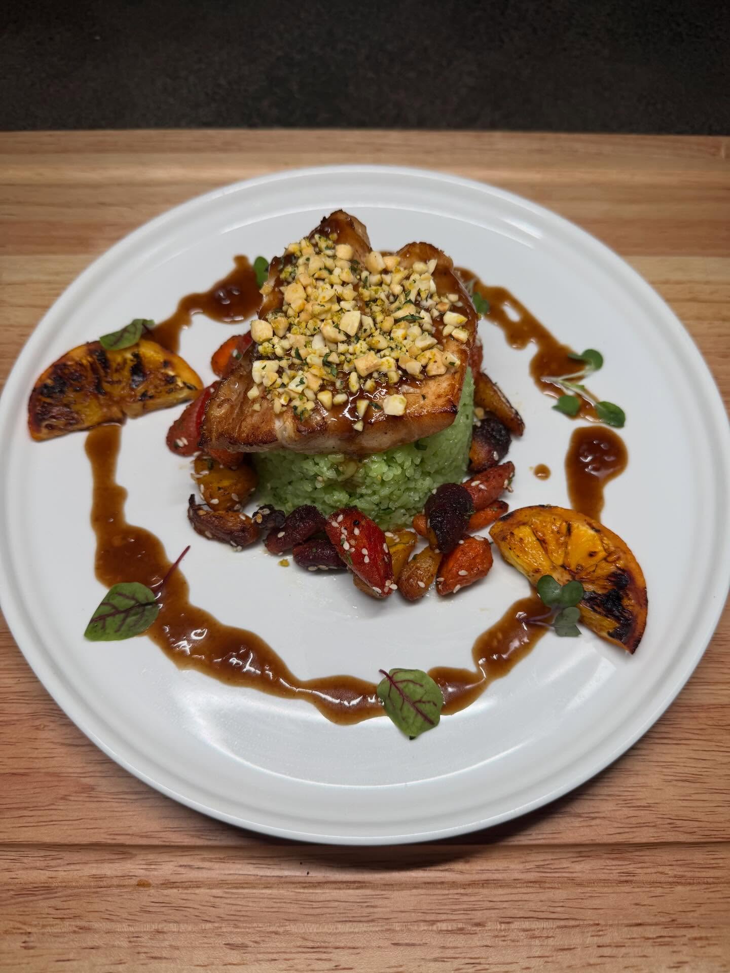 Ponzu Orange Roughy🍊🐟
This Delicious White fish is perfect for the umami flavors of this citrus Soy glaze creating a heaven of flavors from Asia. Paired with bamboo rice & Sesame Roasted Carrots
Recipe Link in Bio👨🏽🍳🔥
#cheflife #foodie #seafood #foodporn #Recipe
