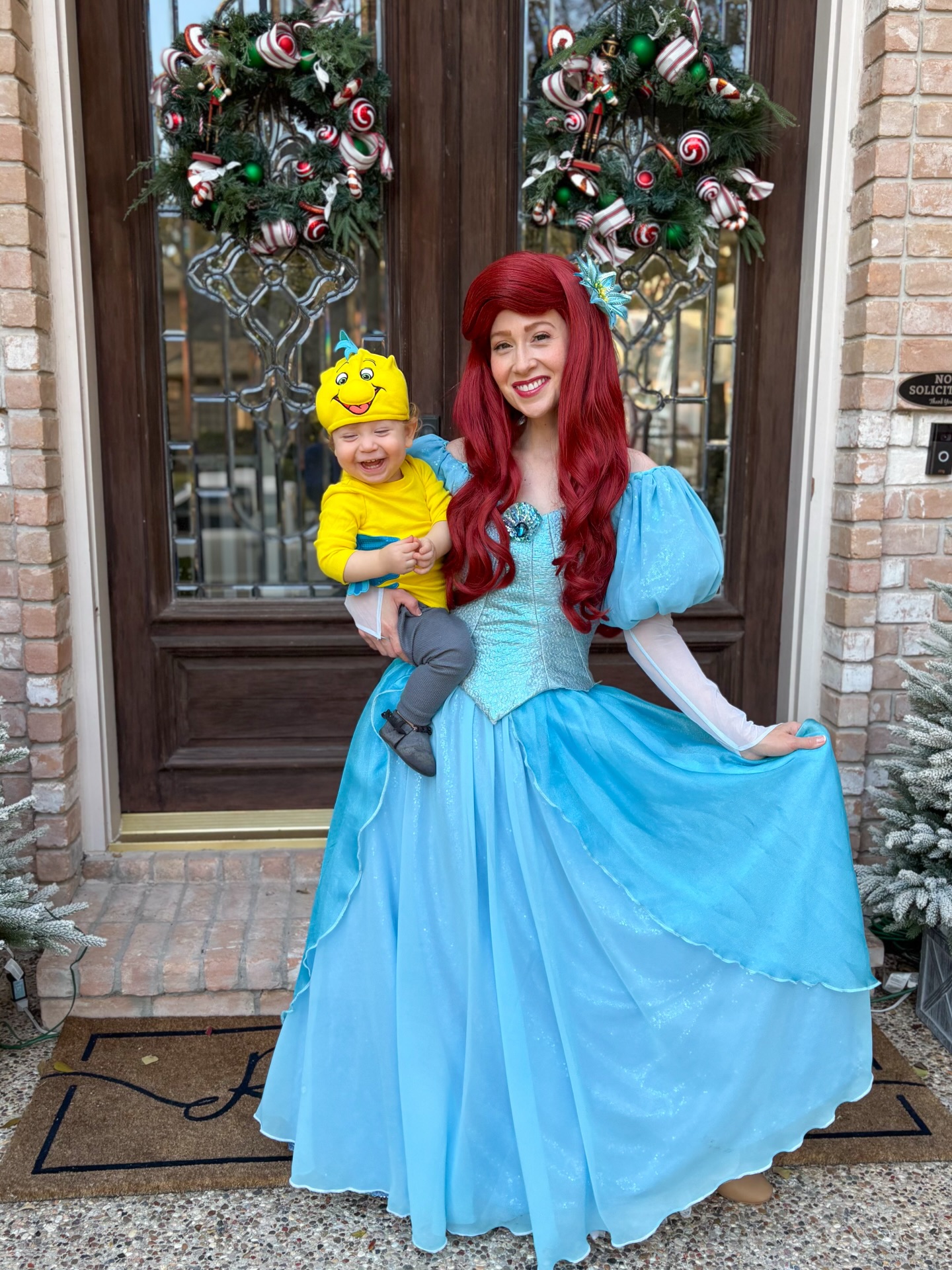 What a fin-tastic weekend we had! 🧜🏻♀️🐠 Ariel made so many new human friends…but no one loved her more than this adorable little guppy! 😍
‘Tis the season for characters to make the holidays even more magical!🎄✨
.
.
.
#fairestofallparties #littlemermaidparty #arielparty #arielandflounder #mermaidparty #houstonprincessparty #houstonkidsparty #houstonmoms #houstonmomblogger #houstonmomsblog #kingwoodmoms #westuniversitymoms #thewoodlandsmoms
