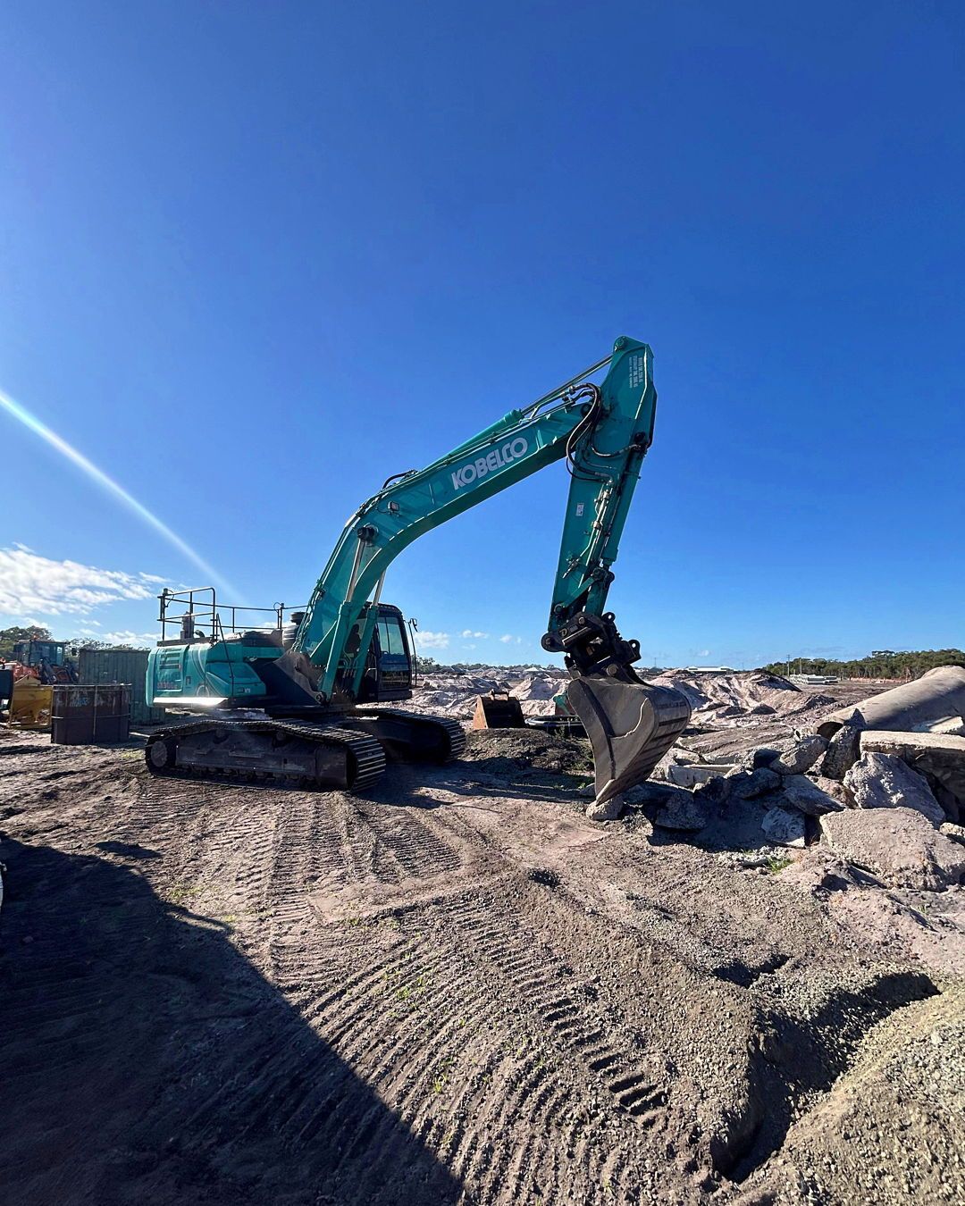 👌 Clear QLD day and our 30T Kobelco getting to work.
Solid gear. Great service. Redi every time when you need it.
#RediPlant #KobelcoQLD #ExcavatorHire #PlantHireQLD #CivilConstruction #EarthmovingAustralia
