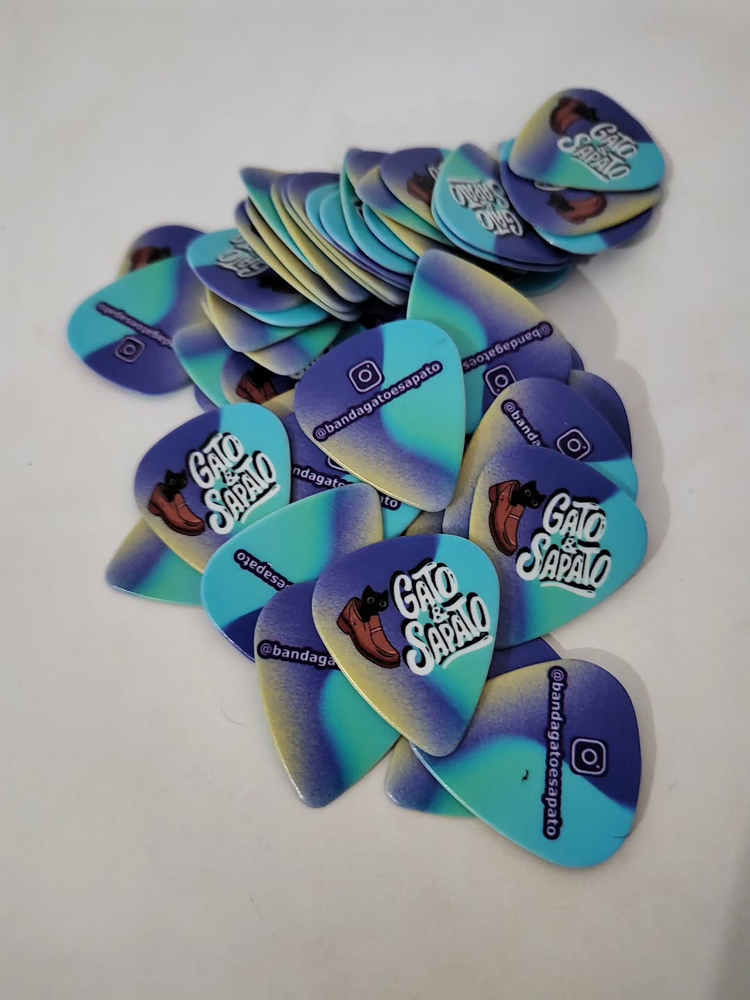 Que tal ter suas próprias palhetas personalizadas? 🎶
Seja para você, sua banda , empresa ou um presente especial, criamos palhetas exclusivas que carregam identidade, estilo e paixão pela música. Agora, queremos compartilhar algumas dessas criações com vocês!
🎸 AcordesDaNossaHistória 🎶
Cada palheta vai além do design—ela traz memórias e personalidade para cada acorde. Ao longo do tempo, desenvolvemos modelos únicos para músicos que querem expressar seu som de forma autêntica.
Se alguma dessas palhetas te inspirou, que tal transformar suas ideias em algo único? ✨ Entre em contato e crie a sua!
📩 Chama a gente no direct ou clique no link da bio para saber mais!
🔻 Deixe sua marca em cada nota! 🔻
#PalhetasPersonalizadas #CustomPick #PalhetaPersonalizada
