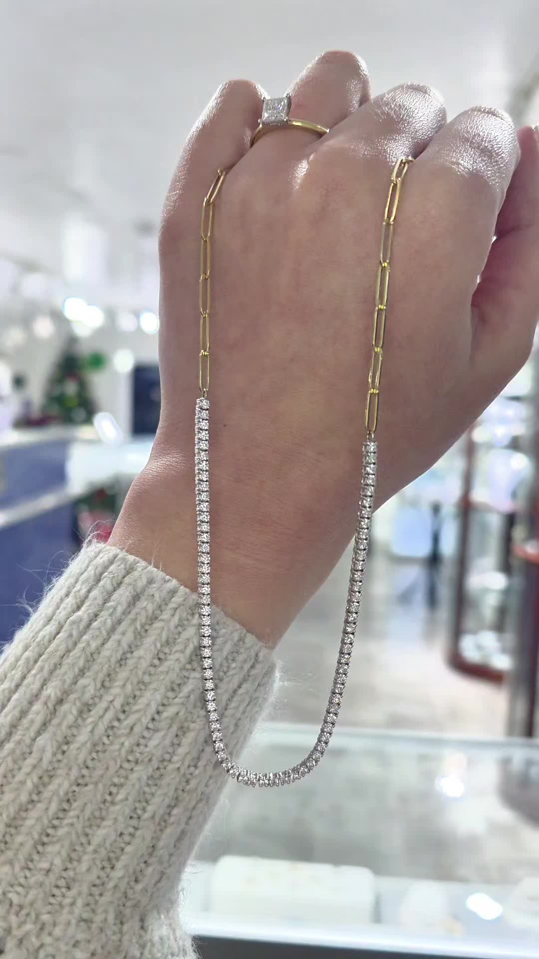 These beauties are ready to sparkle under the Christmas tree. ๐ฒ Tag that special someone to drop a hint. ๐