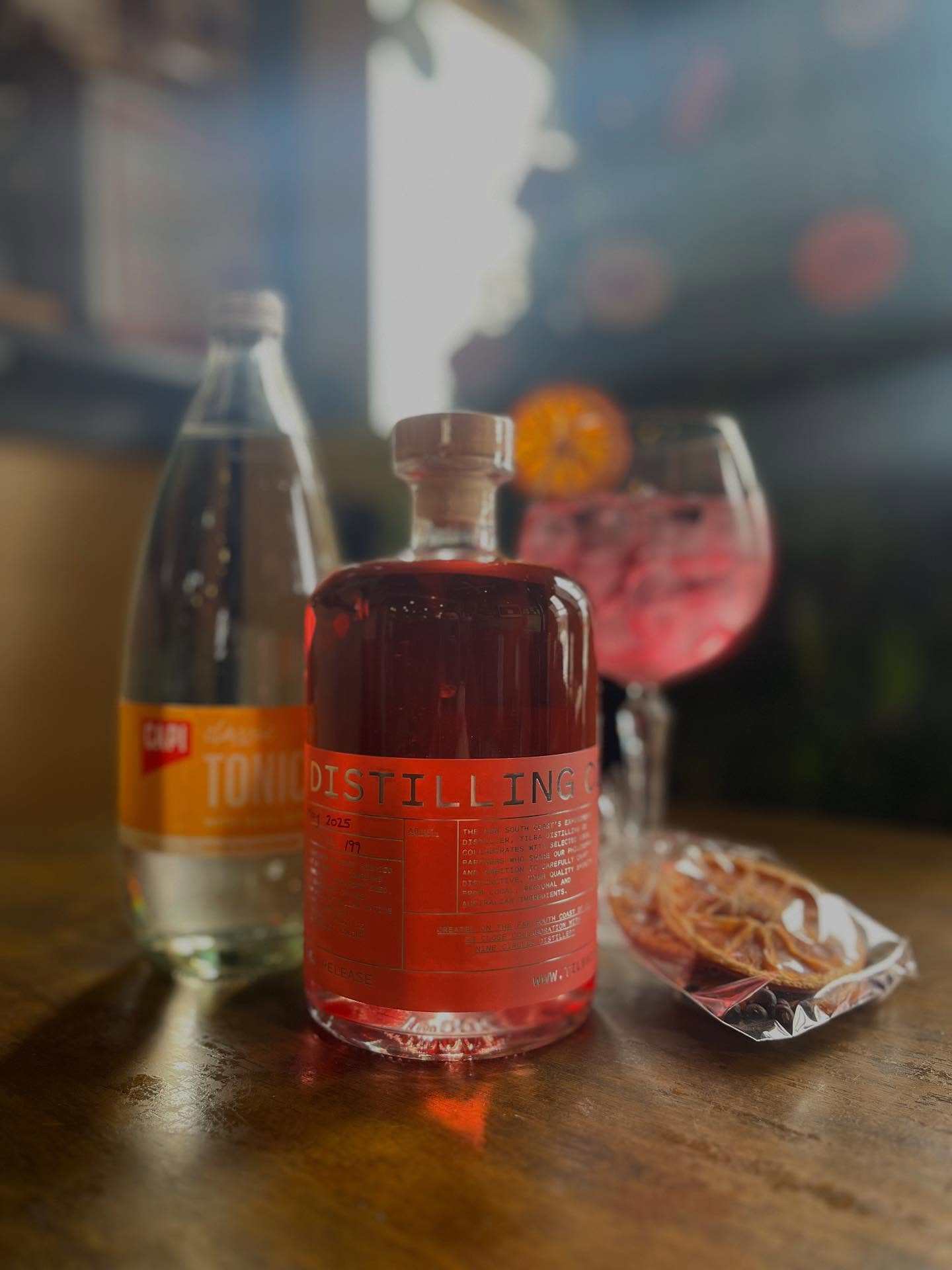 Our Tilba Christmas Special is here 🎄
Tilba Distilling Rhubarb Gin Packs – $99
Each pack includes a 700ml bottle of rhubarb gin, a large bottle of tonic and a garnish pack so you can enjoy the Drom rhubarb gin & tonic experience at home.
The perfect Christmas gift for gin lovers.