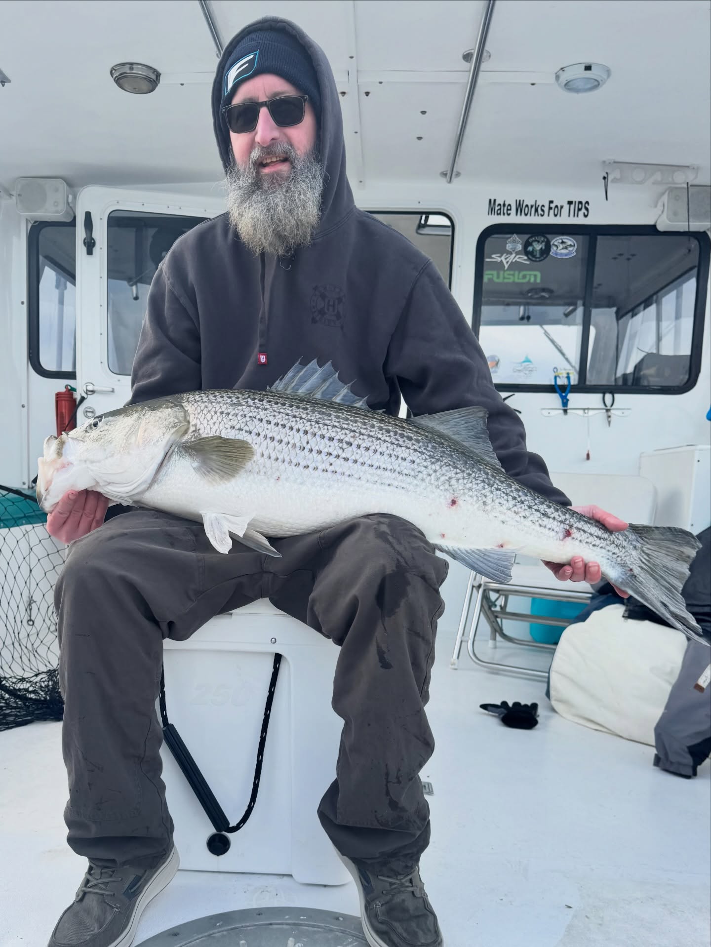 Took the boat up to Deltaville on Friday and ran our first 2025 Rockfish walkon on Saturday. We don’t see much bait early but saw a few rogue racks of fish and set down on them. Slow but fairly consistent bite at first. Then the bite turned on. 3,4,5 at a time. 30-40 fish released with a nice 45’ citation. Next walk on is the 27th, fishing will only get better. #rockfish #stripedbass #havoccharters #charterfishing #deltaville #chesapeakebay