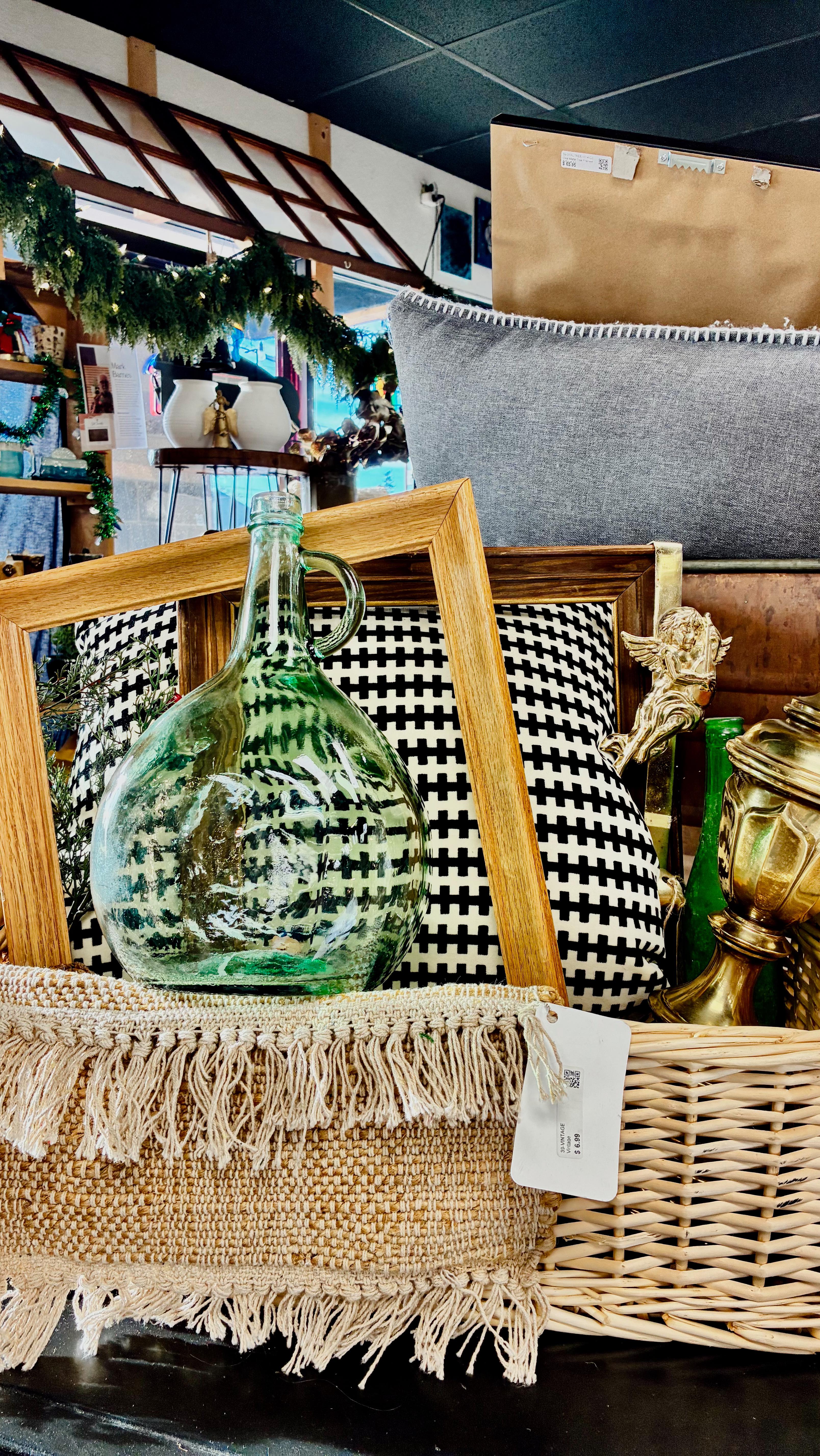 Not saying shopping solves everything…
but wandering through beautiful spaces, supporting local artists, and finding something you didn’t know you needed does help. 😉
So yeah — let’s check…
#thebohemianspokane #vintage #new #homedecor #christmasvibes❤️🎄 #winterstrolls #spokanesmallbusiness #refinishedfurniture #shoplocal