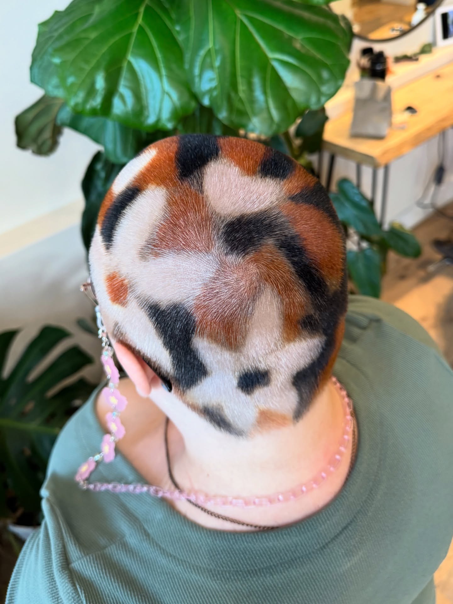 What a fun and amazing color by our sweet angel @emilyann.stylist! 🥥
would you ever do a fun color like this?
.
.
.
.
.
#ashevillehair #avlhair #ashevillenc #ashevillehairsalon #ashevillehairstylist #ashevillebeauty #supportlocalasheville #shoplocalavl #livedinblonde #balayage #scalptreatment #hairgoals #behindthechair #hairtransformation #instahair #hairstylistlife #holistichair #wellnessbeauty