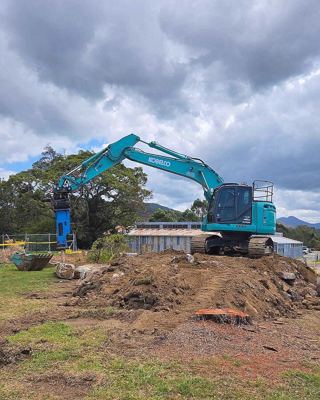 Need more than just the machine?
We offer a full range of attachments - buckets, breakers, grabs and more.
Just ask our team next hire👉 1300 851 871
