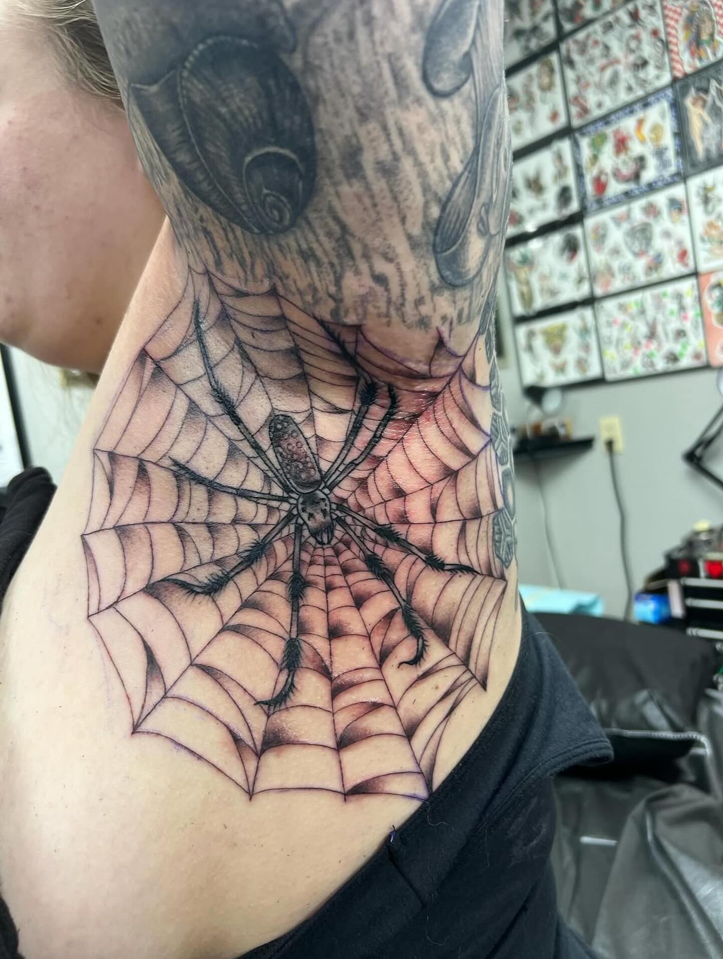 Orb weaver and web in the armpit from @k.grin99 !! 🕷️🕸️
#ironwoodink #spiderwebtattoo #spiderweb #spidertattoo #armpittattoo #blackandgraytattoo #omahanebraska #omahatattooshop #omaha #nebraska #omahatattoos #tattoostyle #tattoos #tattoo #gettattooed