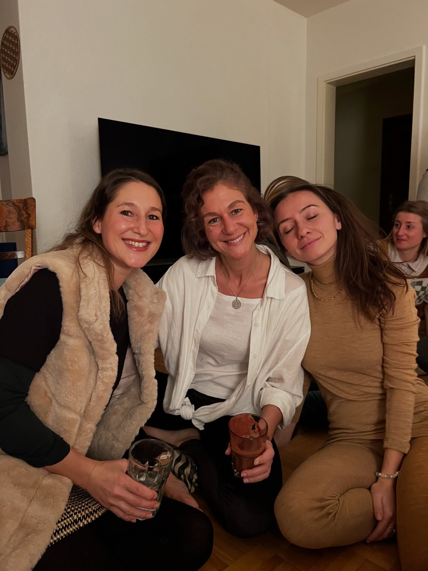 The Power of Friendship- Timequality❤️🔥 as Years pass by, what matters is our perception of a non-linear space. It just feels like yesterday and yet far away - nostalgic memories from last Christmas🎄🎅🏼 There is no before or after. There is only NOW. So how do you want your life to be now? You choose. You create. You live. NOW.🌟#manifestation #life #spirituality #friends #consciousness
@yasminaturelove @jasminkatharinamartina @zarina_katharina @santosa_kundalini @suzy_chi_asmana @andreammann @joaverse @janos_joe luisaensuiza