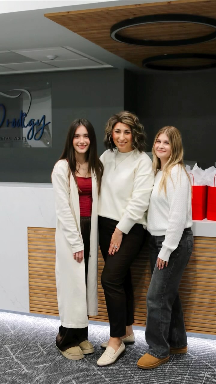 Christmas in our dental family
Filled with warmth, light, and grateful hearts ✨
So thankful for this team.