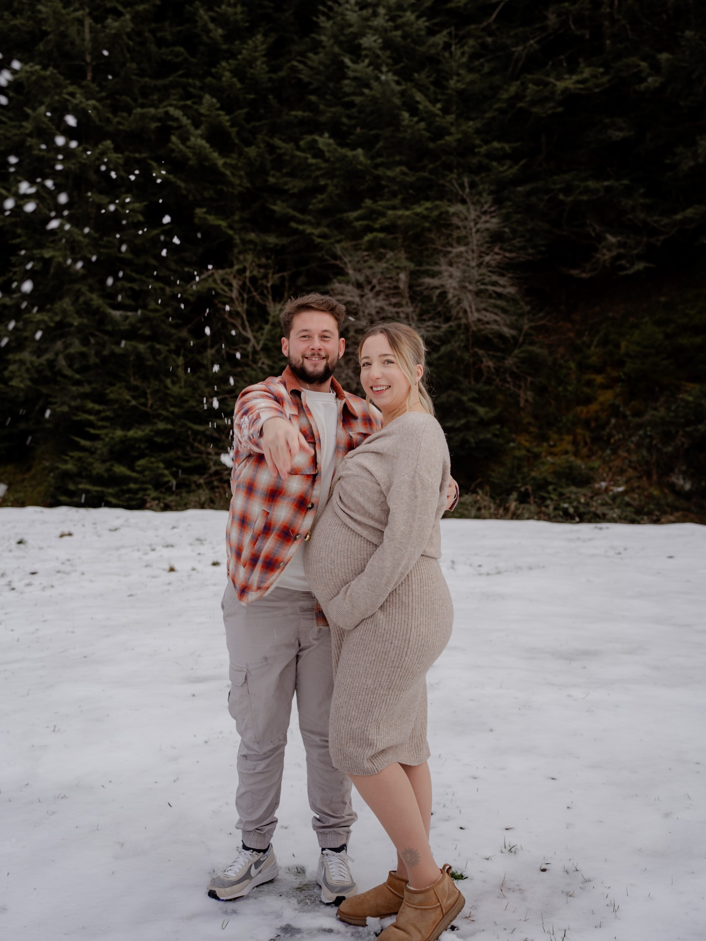 SÉANCE GROSSESSE ✨
Après leur mariage en mai dernier, ils sont parti en voyage de noces au Japon 🇯🇵
Surprise 🥳 Ils sont revenus avec deux petits sushis qui viendront au monde en ce début d’année 2026 !
Ils ont fait une fois de plus appel à moi pour suivre cette nouvelle aventure, pour mon plus grand bonheur 🥹
On se retrouvera donc à la naissance des bébés, et j’ai déjà tellement hâte 🤗❤️🔥